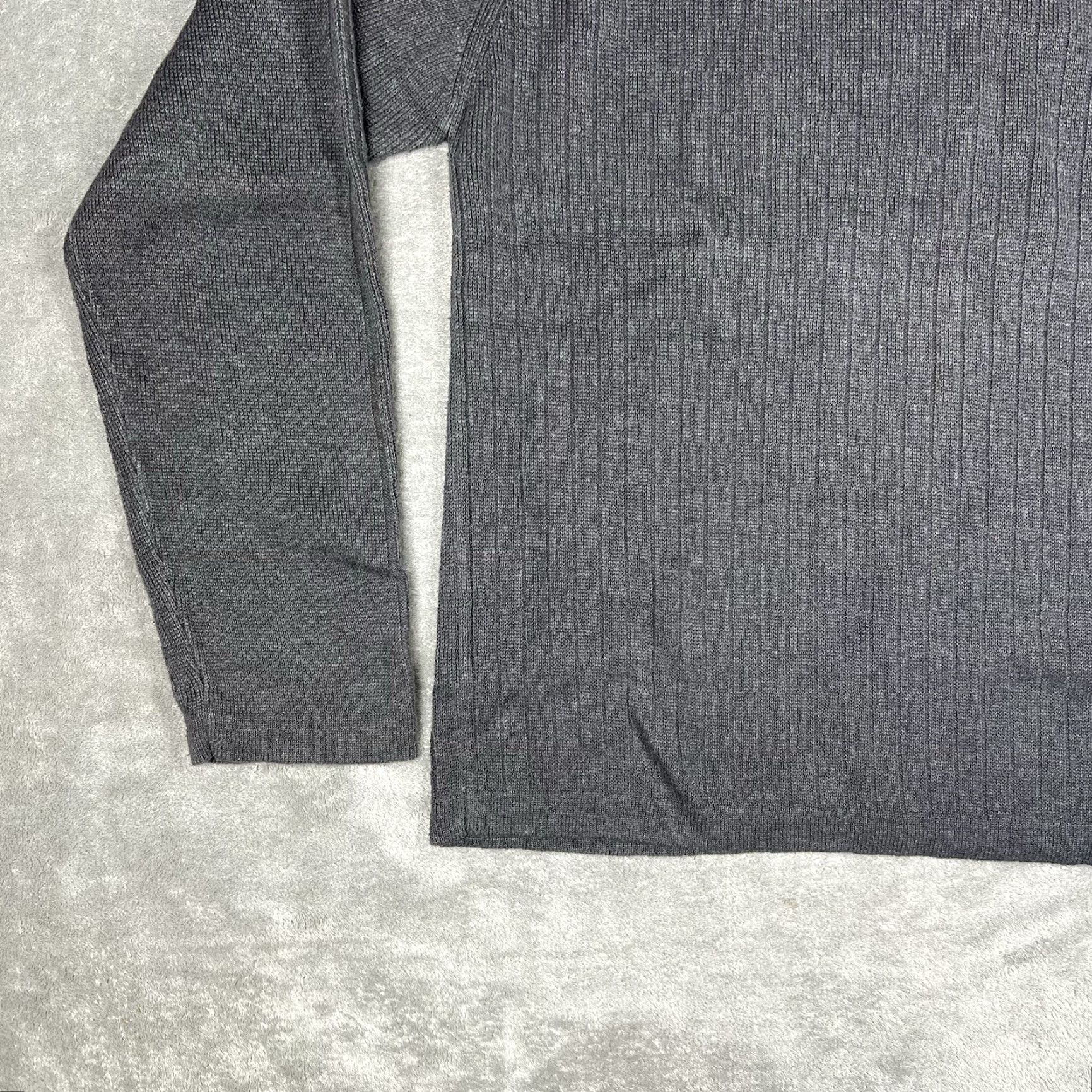 Abercrombie & Fitch VINTAGE Abercrombie & Fitch A92 Mens V-Neck Sweater XL Charcoal Gray Knit Pullover Embroidered Logo Size US XL / EU 56 / 4 - 3 Thumbnail