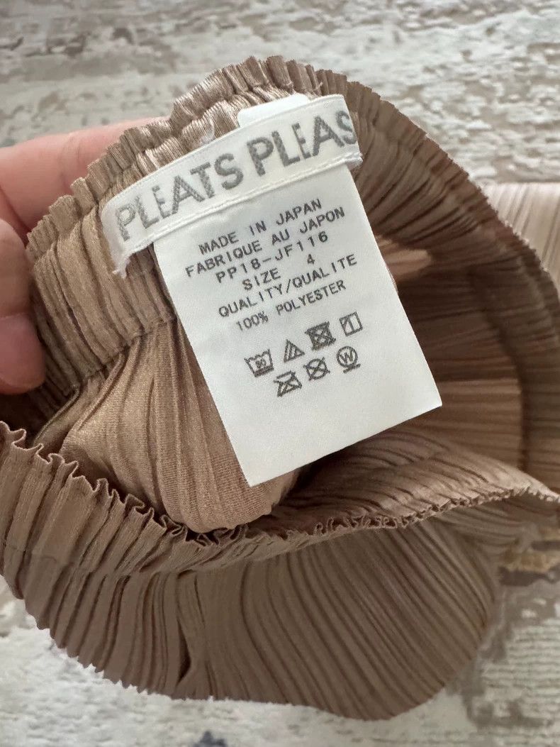 Issey Miyake Issey Miyake size:4 Light khaki pleated trousers Size 22" - 3 Thumbnail