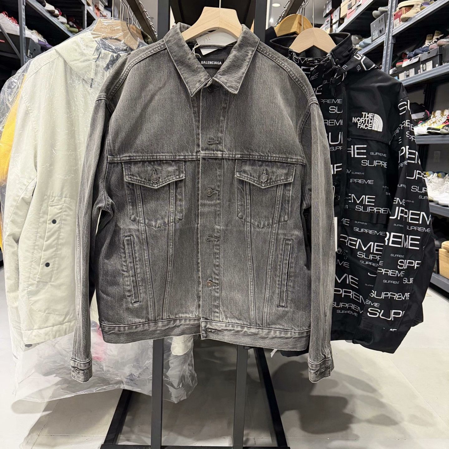 Balenciaga Balenciaga Gray Light Jacket xl Men Size US XL / EU 56 / 4 - 1 Thumbnail