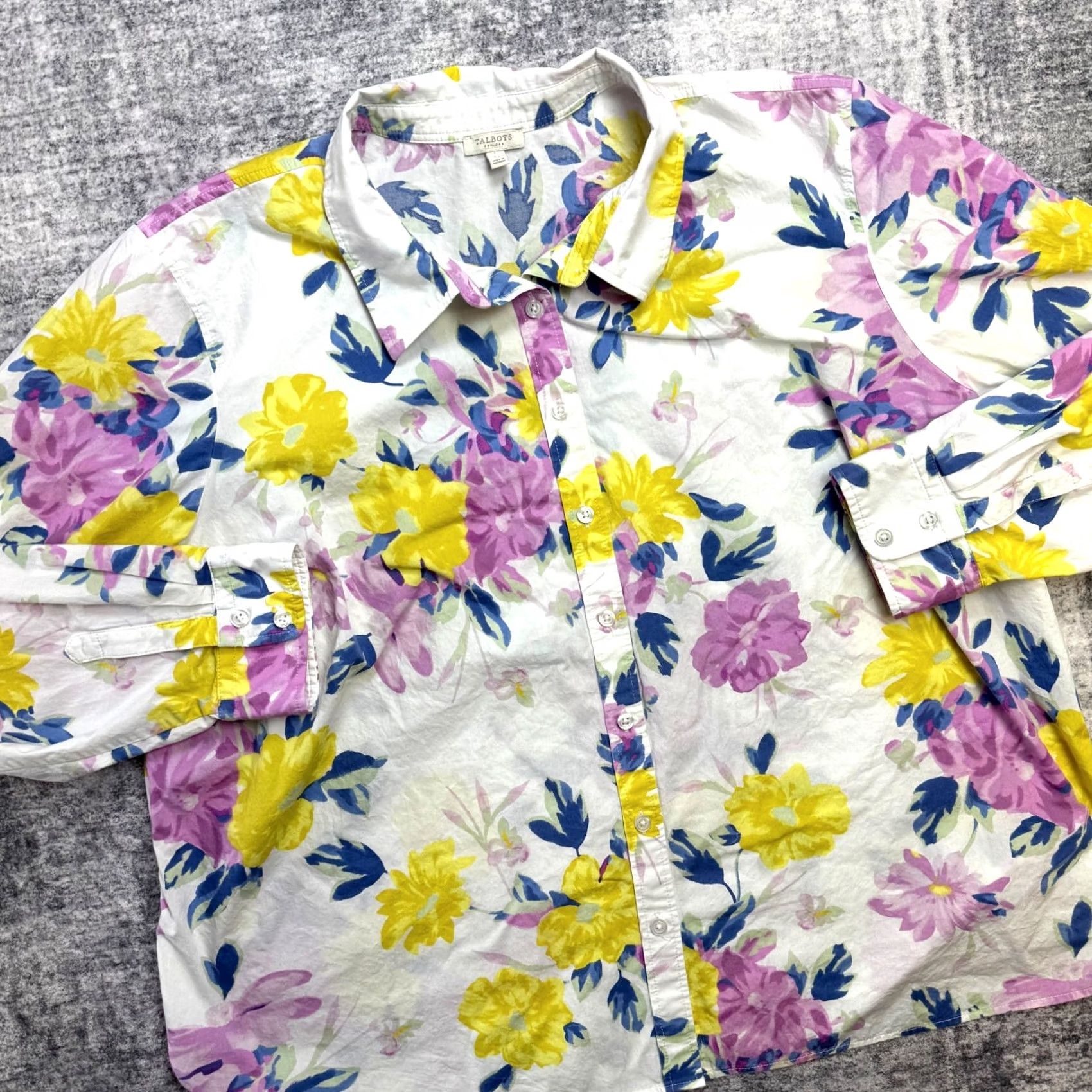 Talbots Talbots White Floral Bouquet Button-Up Shirt Womens 3X Cotton Lightweight Knit? (Note: ensure only original words used; this needs refinement) Size XXL / US 16-18 / IT 52-54 - 2 Thumbnail
