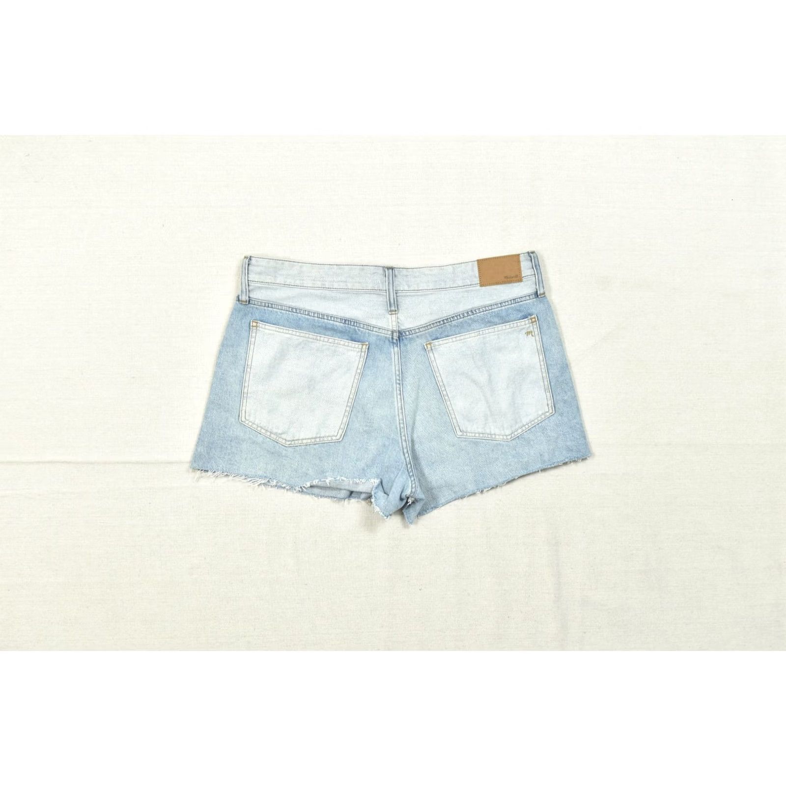 Madewell Madewell Relaxed Denim Shorts Size 33 Light Wash Raw Hem Two Tone Back Pockets Shirt Womens Regular Blue Summer 3 in Inseam Size 24" / US 00 / IT 34 - 2 Thumbnail