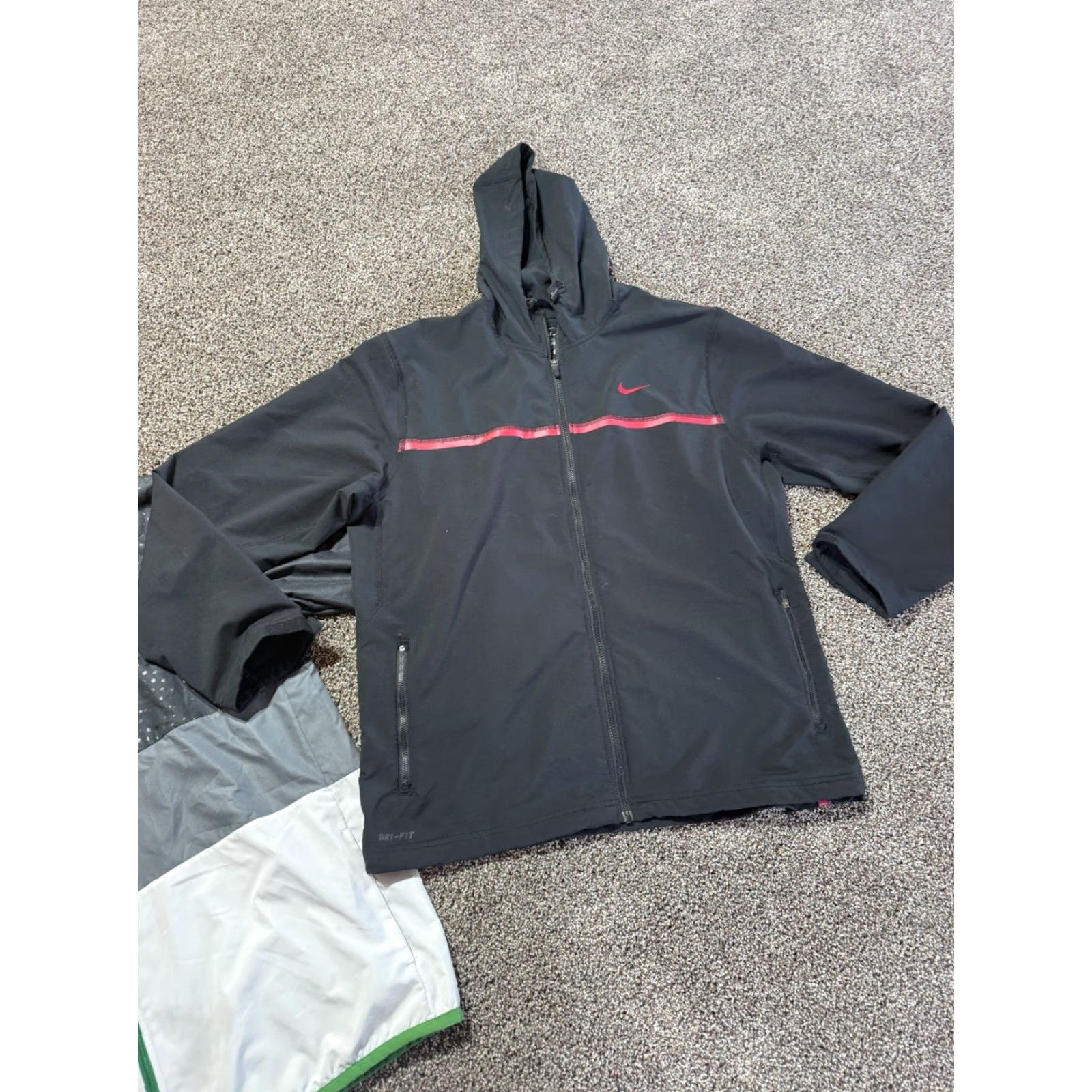 Nike Nike Mens Jacket XL Black Red Windbreaker Under Armour Lot Of 2 Windbreaker Size US XL / EU 56 / 4 - 2 Thumbnail