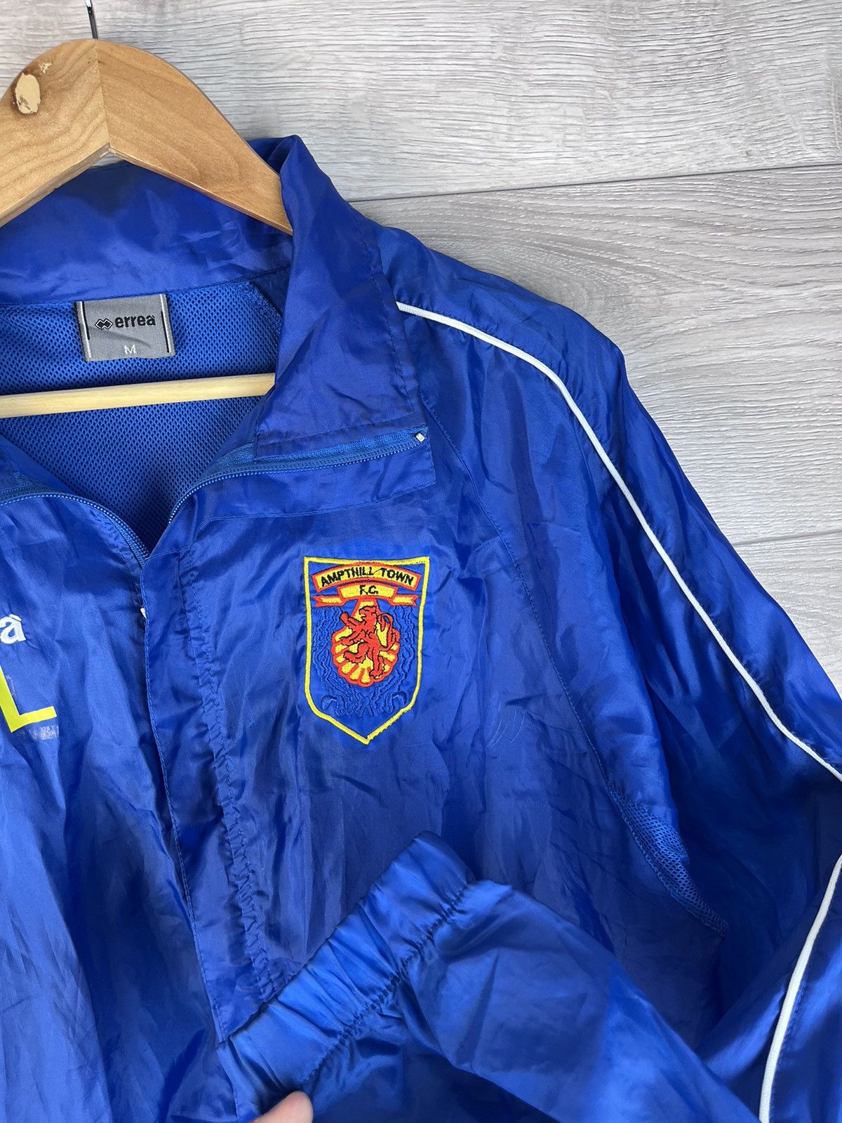 Errea Men’s soccer jacket Errea Ampthil Towm FC size Xl Size US XL / EU 56 / 4 - 9 Thumbnail
