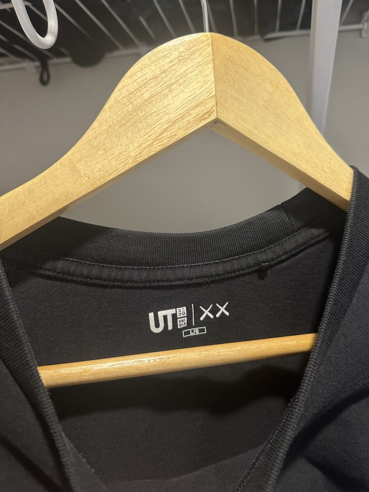 Japanese Brand RARE 🔥 uniqlo x kaws tee Size US L / EU 52-54 / 3 - 2 Thumbnail