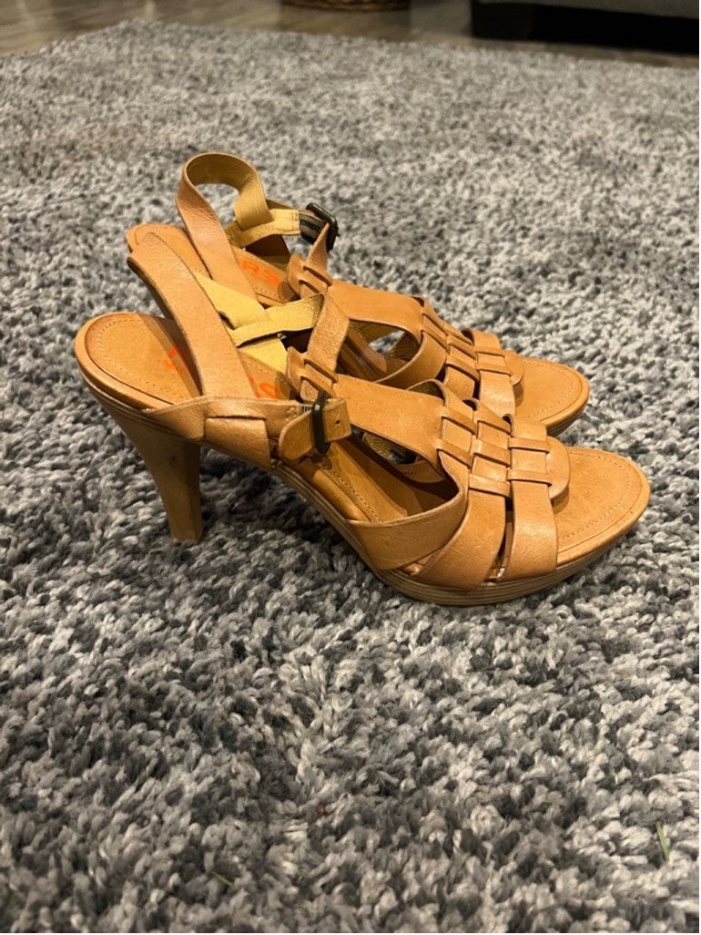 Michael Kors Women's Michael Kors Sandals, US 9 1/2, Tan Size US 9.5 / IT 39.5 - 1 Thumbnail