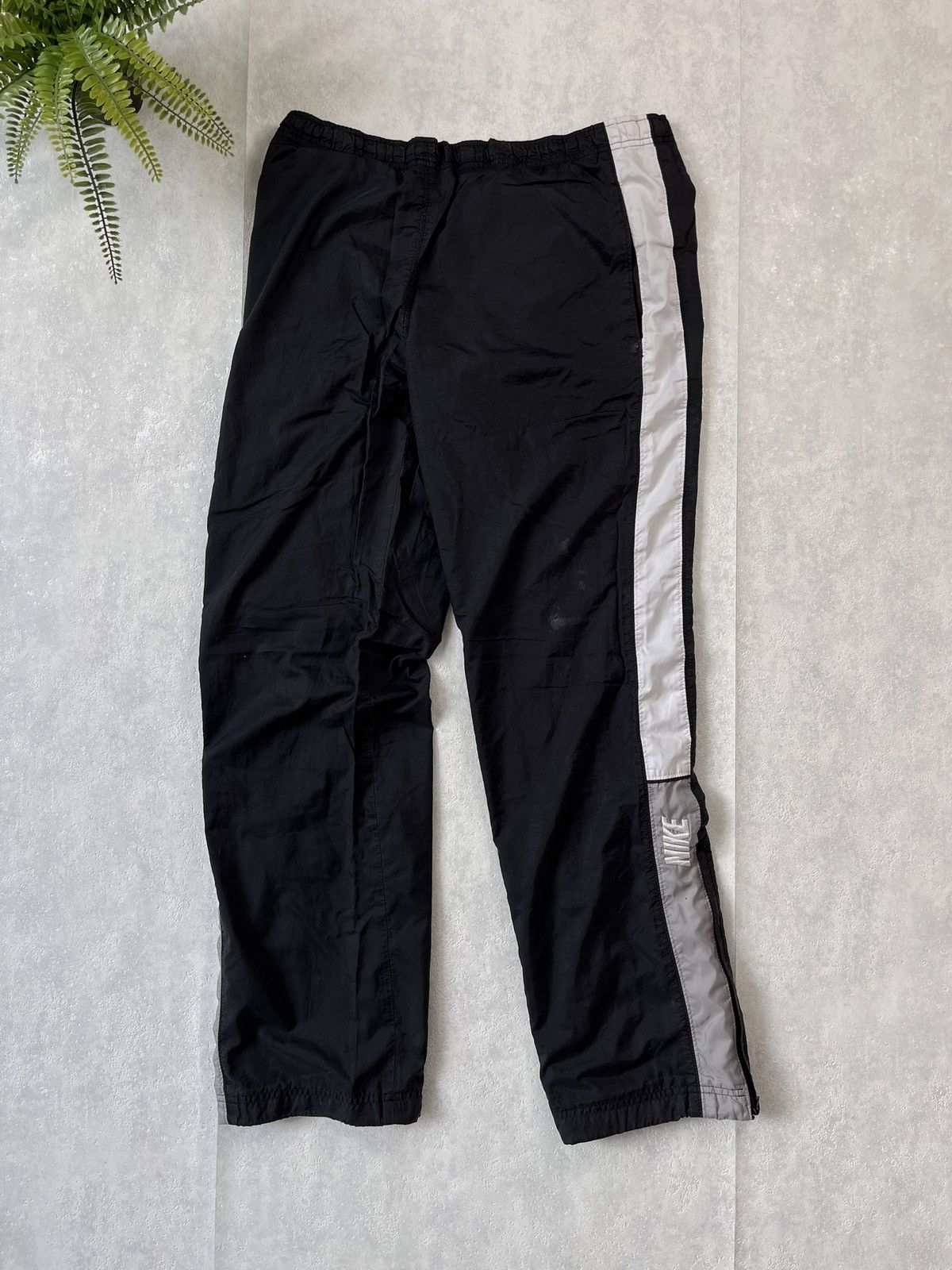 Nike × Vintage 90s Nike Embroidered Logo Vintage Y2K Parachute Nylon Pants Size US 32 / EU 48 - 2 Thumbnail