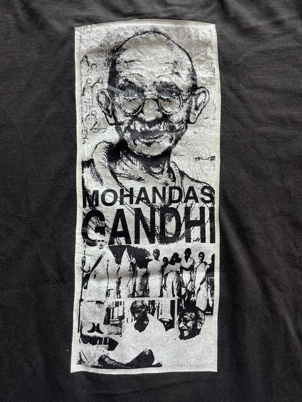 Vintage Vintage Mohandas GANDHI Father of India big face T-shirt Size US M / EU 48-50 / 2 - 9 Thumbnail