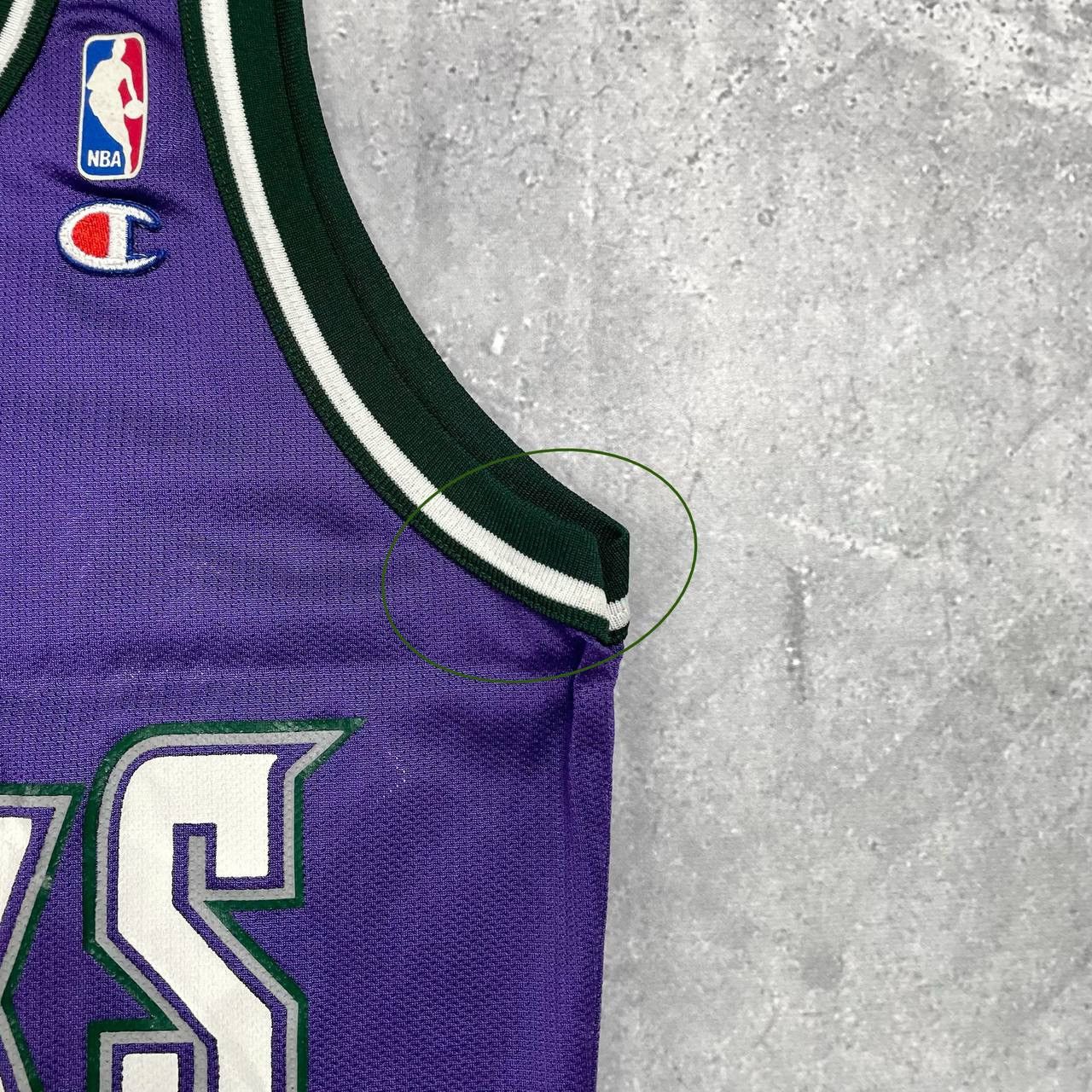 NBA Vintage 90s Milwaukee Bucks No 13 Glenn Robinson NBA Jersey Size US XXS / EU 40 - 7 Thumbnail