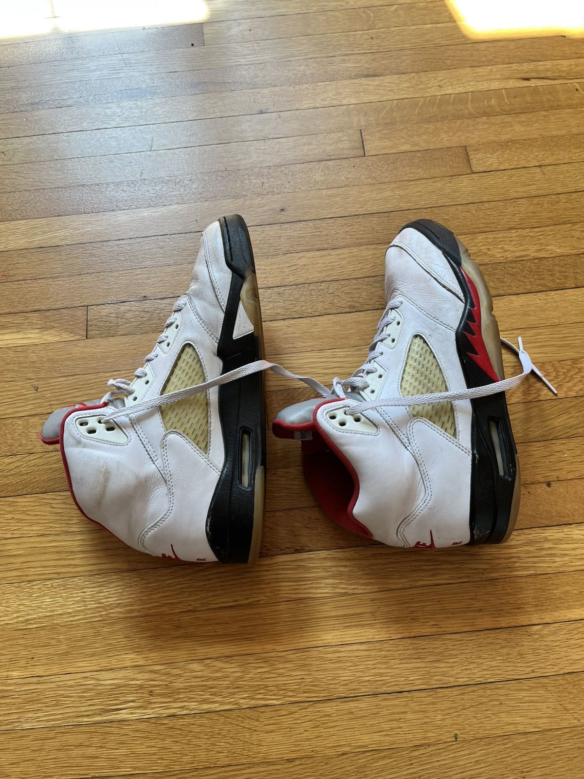 Jordan Brand Jordan 5 Fire Red High Top Size US 10.5 / EU 43-44 - 2 Thumbnail