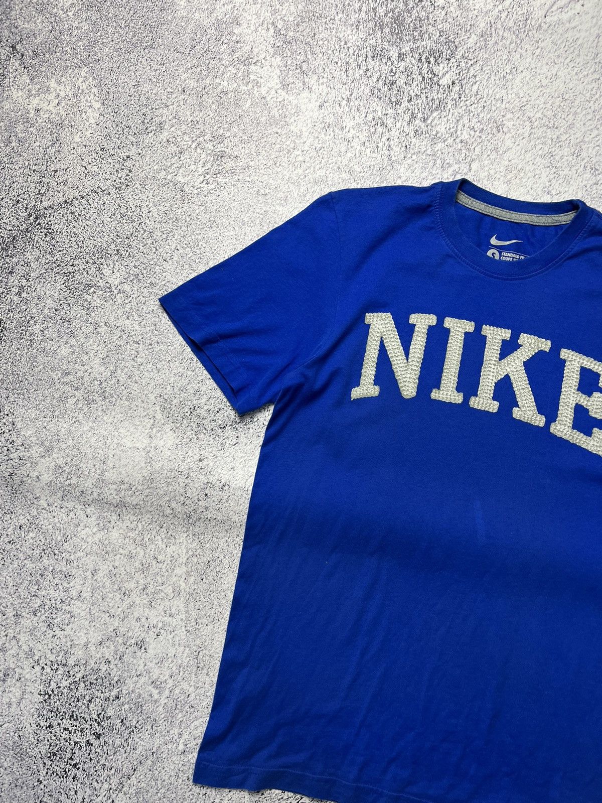 Nike Vintage Nike 90s Faded Big Swoosh Center Logo Tee Shirt Size US S / EU 44-46 / 1 - 2 Thumbnail