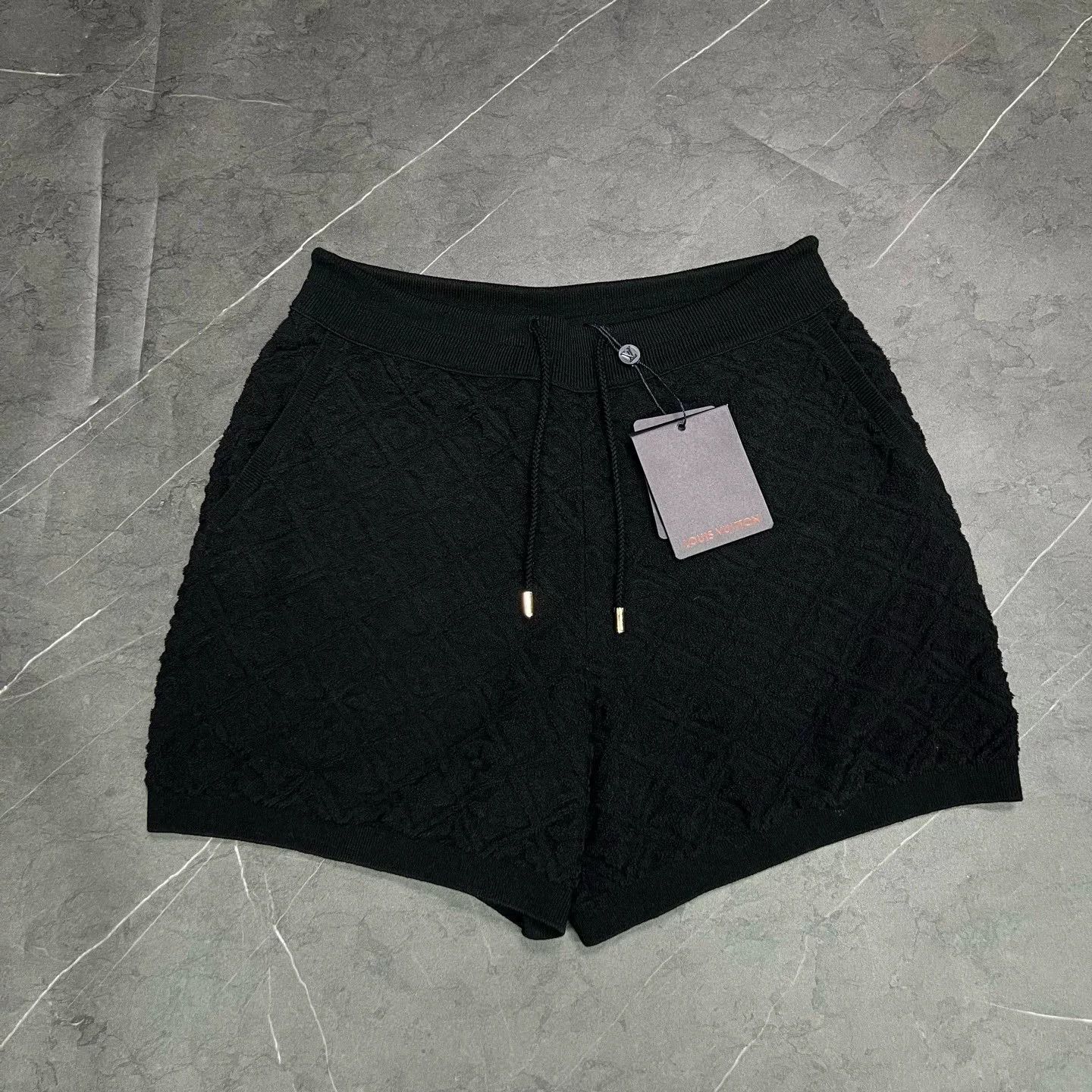 Louis Vuitton Louis Vuitton Shorts XS Men Size US 28 / EU 44 - 1 Thumbnail