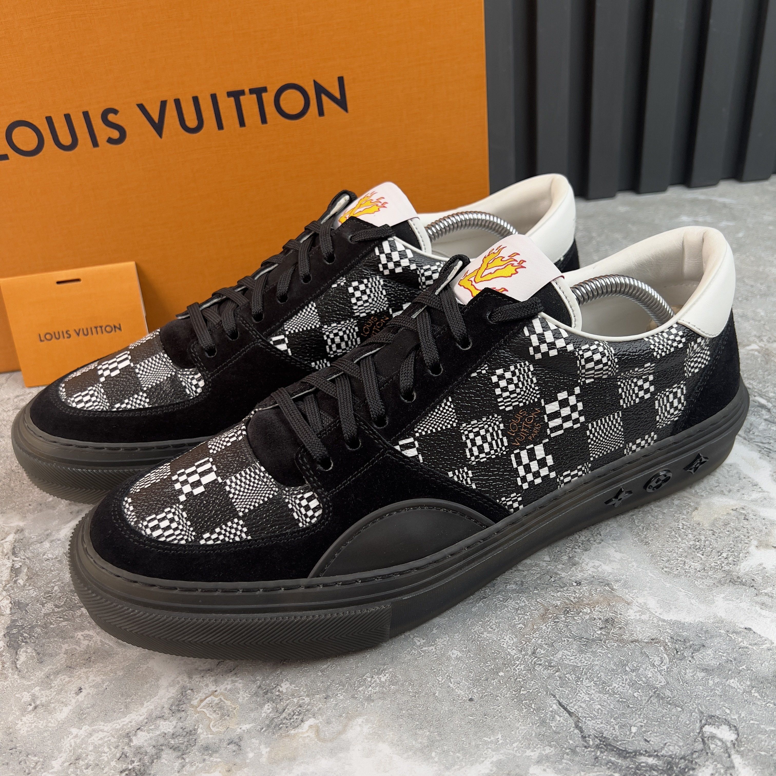 Louis Vuitton Ollie Damier Low Top Sneaker Black Leather Size US 10 / EU 43 - 1 Thumbnail