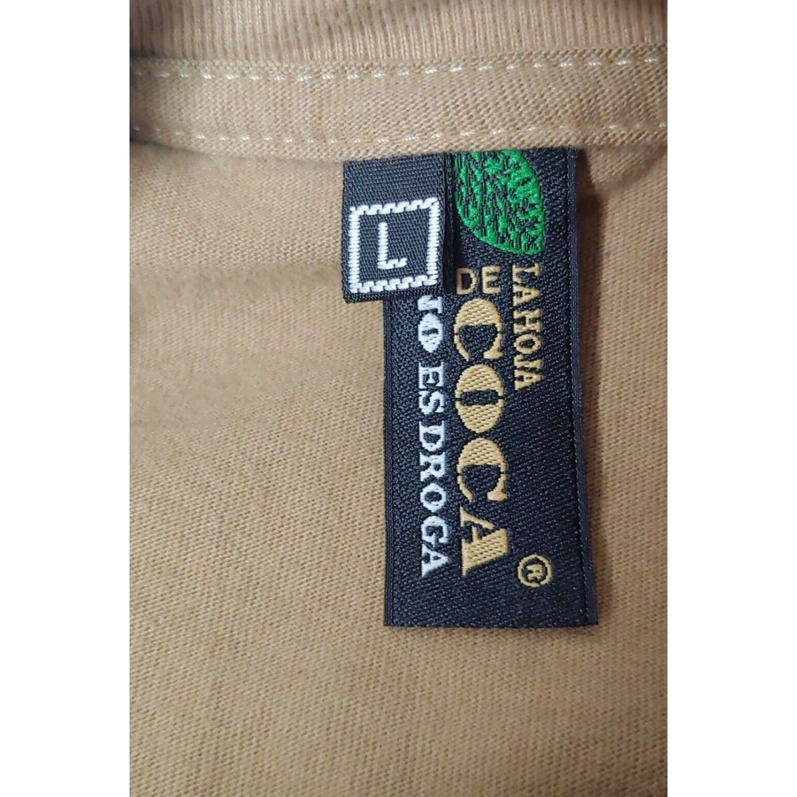 Vintage VINTAGE La Hoja De Coca T-Shirt Unisex L Crew Neck Beige Puffy Graphic Alpaca Tribal 40" Chest 26" Length Men Women Size US L / EU 52-54 / 3 - 8 Thumbnail