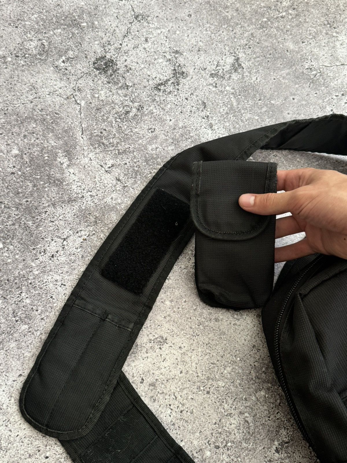 Diesel × Vintage Vintage Diesel Y2K distressed crossbody sling bag Size ONE SIZE - 9 Thumbnail