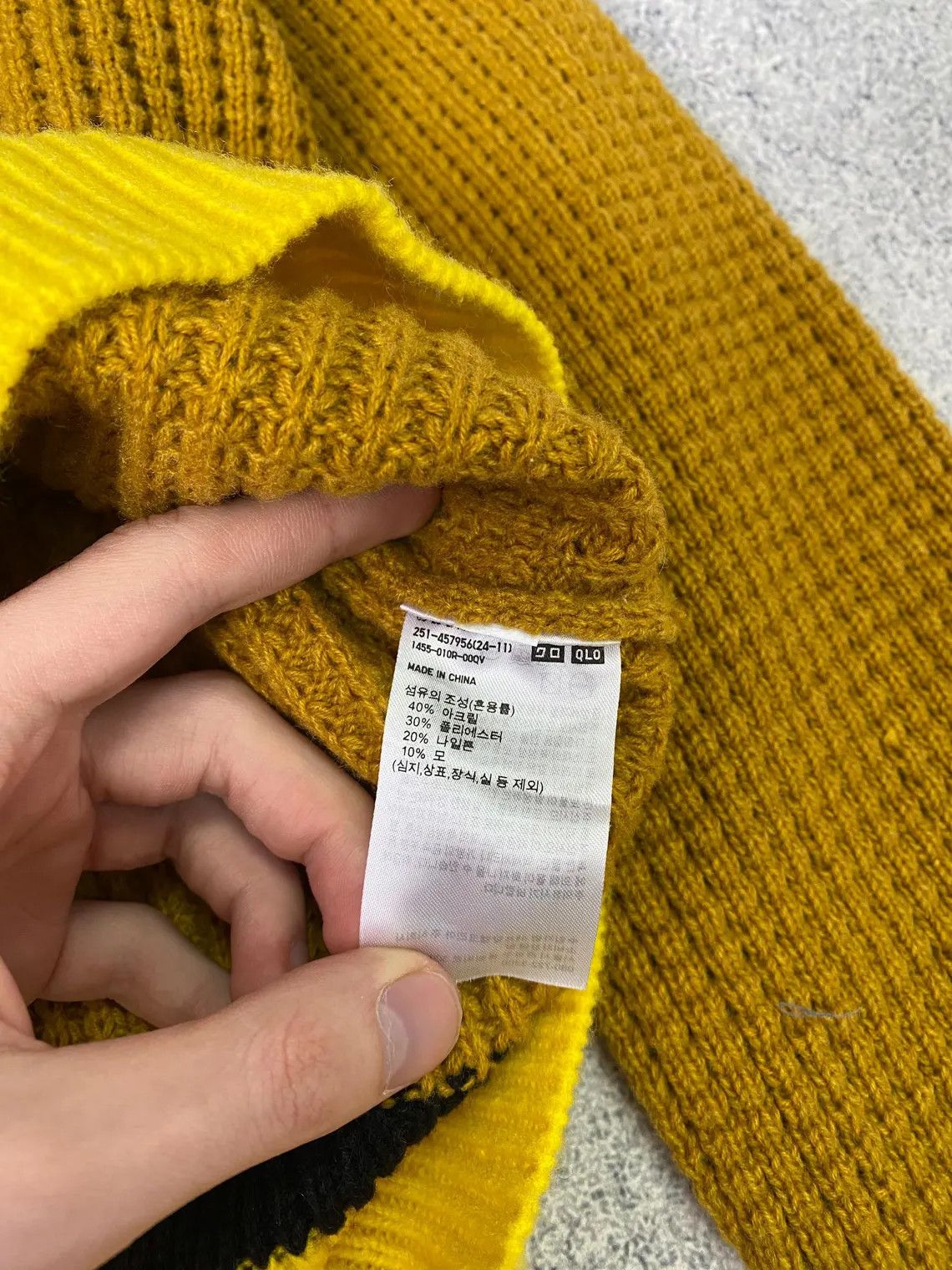 Marni × Uniqlo Knitted Marni x Uniqlo Vneck Cropped Women’s Sweater Size XL / US 12-14 / IT 48-50 - 3 Thumbnail