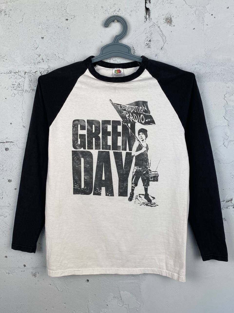 Band Tees × Vintage Vintage Y2K Green Day Revolution Radio Tour Band Tee Size US M / EU 48-50 / 2 - 1 Thumbnail