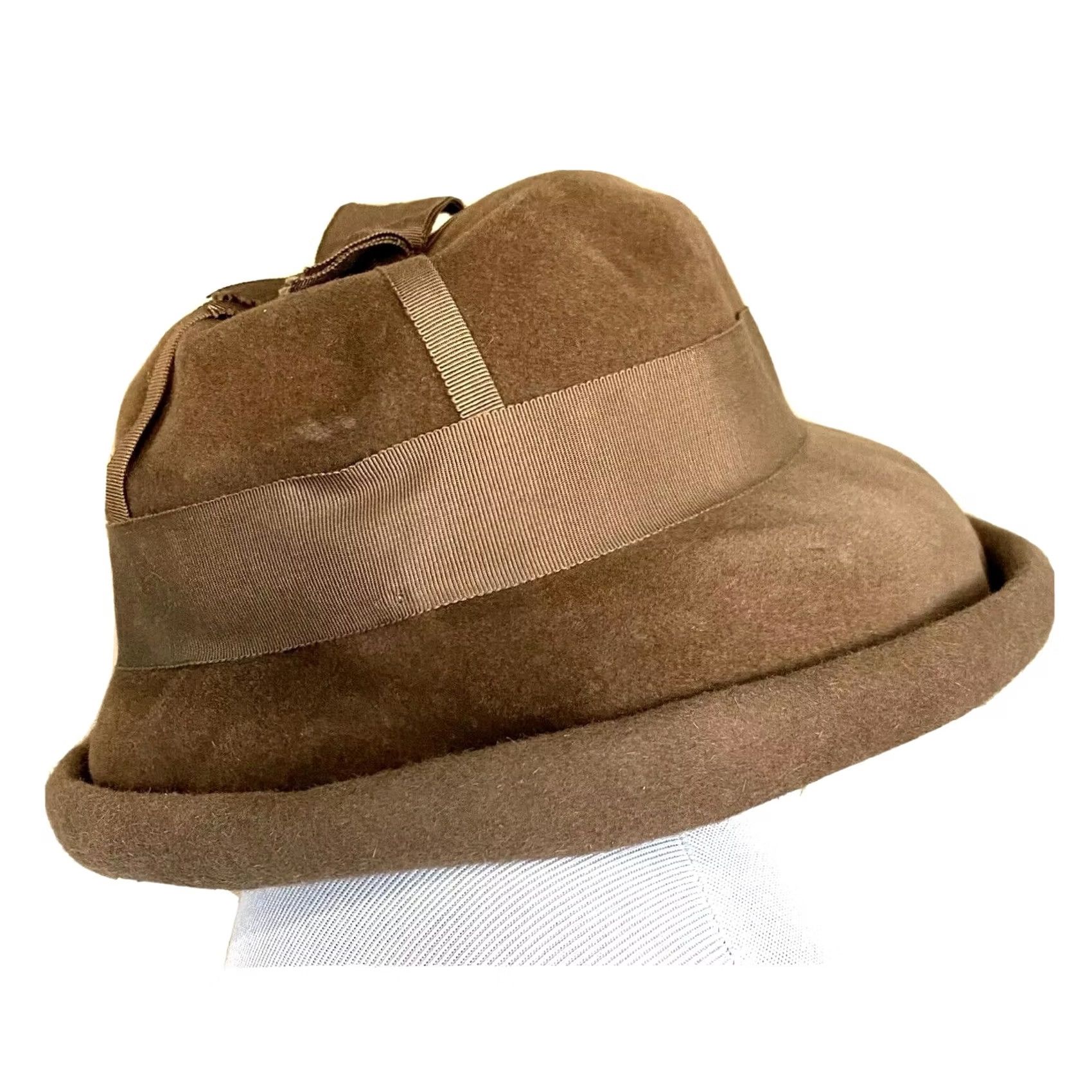 Velour VINTAGE Shari Qualite 40s Womens Hat Cloche Velour Brown Made Italy Ribbon Detail Mens? Womens Size ONE SIZE - 3 Thumbnail
