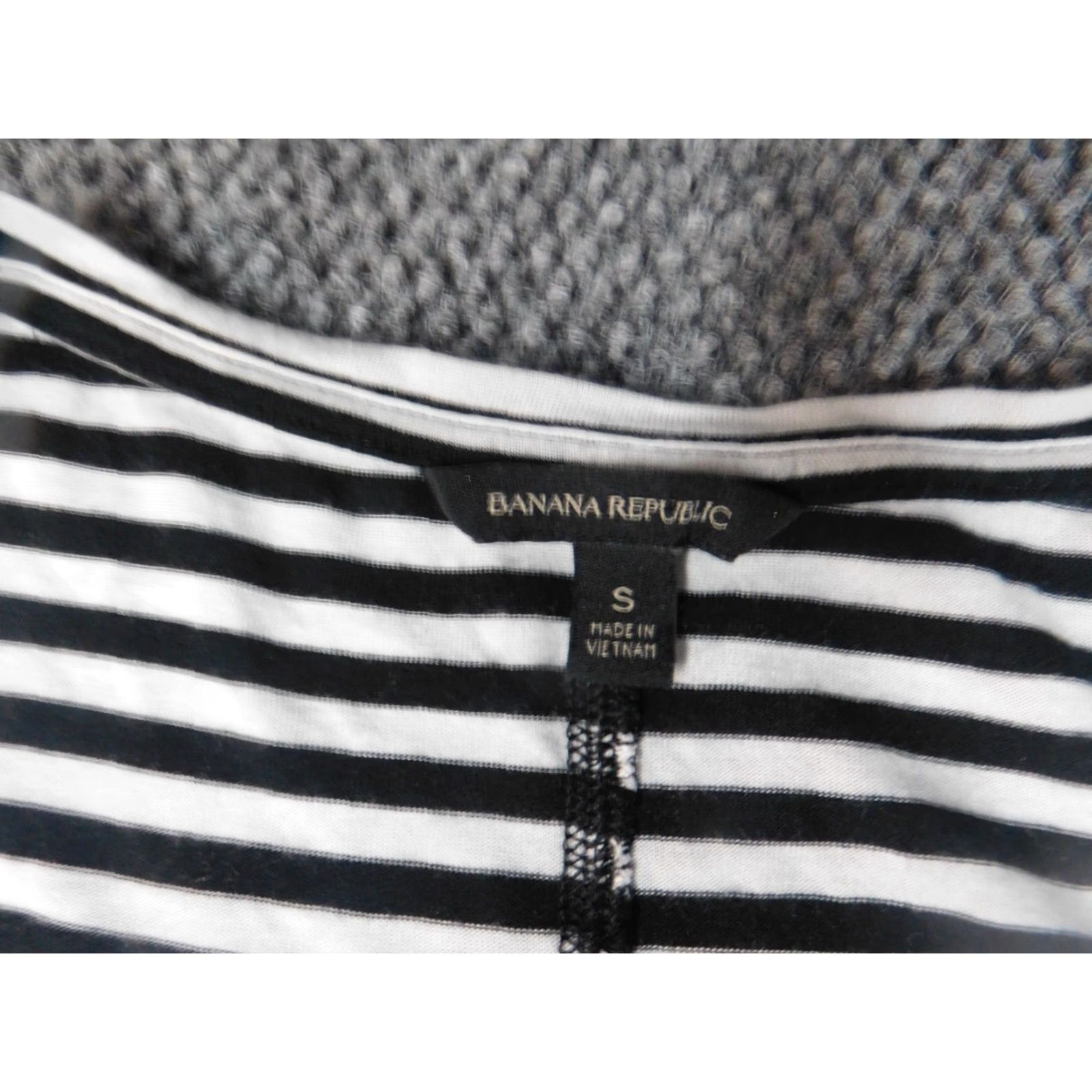 Banana Republic Banana Republic Blouse Womens Small Black Striped Long Sleeve Crew Neck Pullover Casual Regular Stretch Indoor Size S / US 4 / IT 40 - 6 Thumbnail