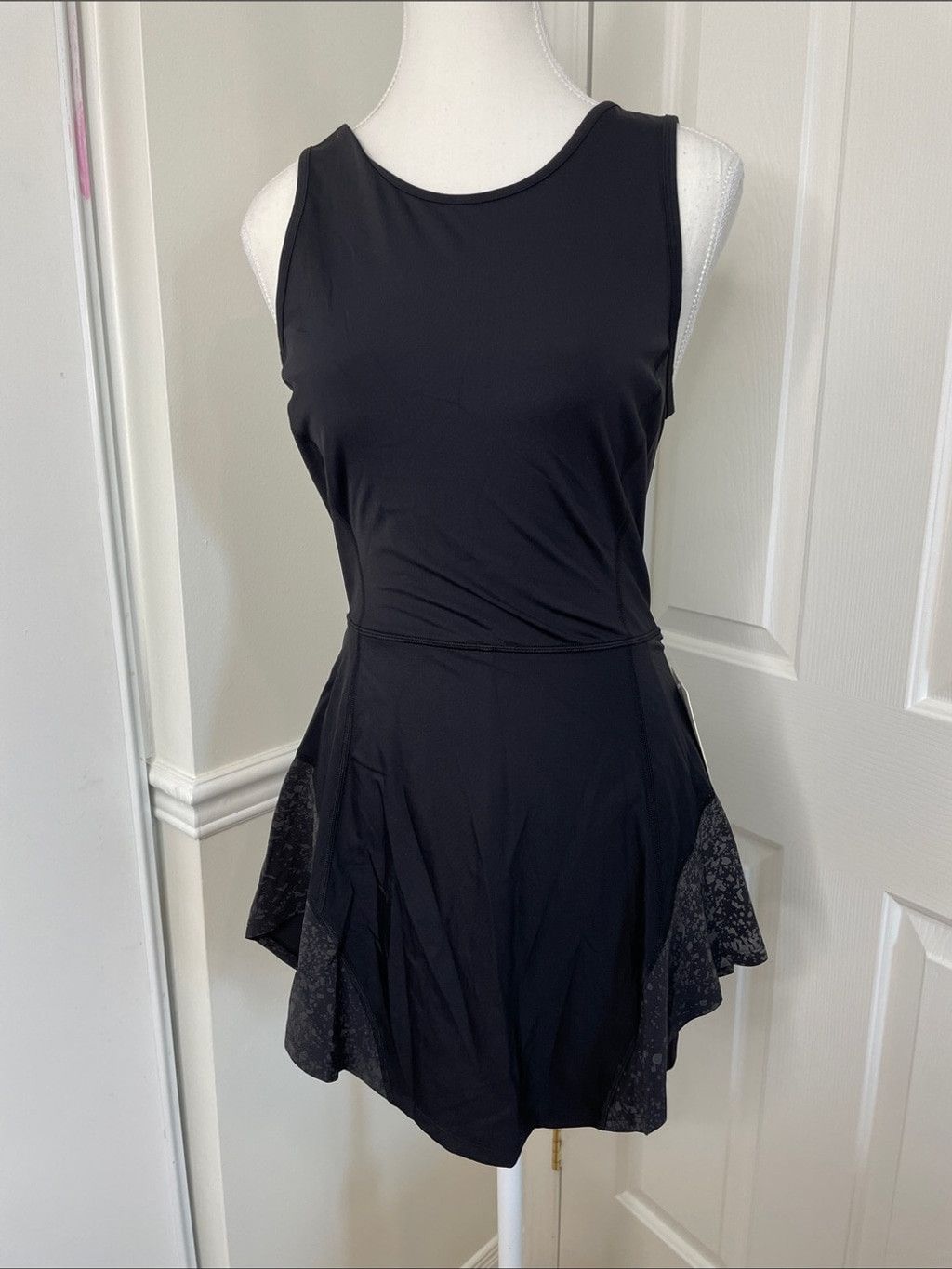 Lululemon NWT Lululemon Serene Stride Dress Black 6 Size M / US 6-8 / IT 42-44 - 3 Thumbnail