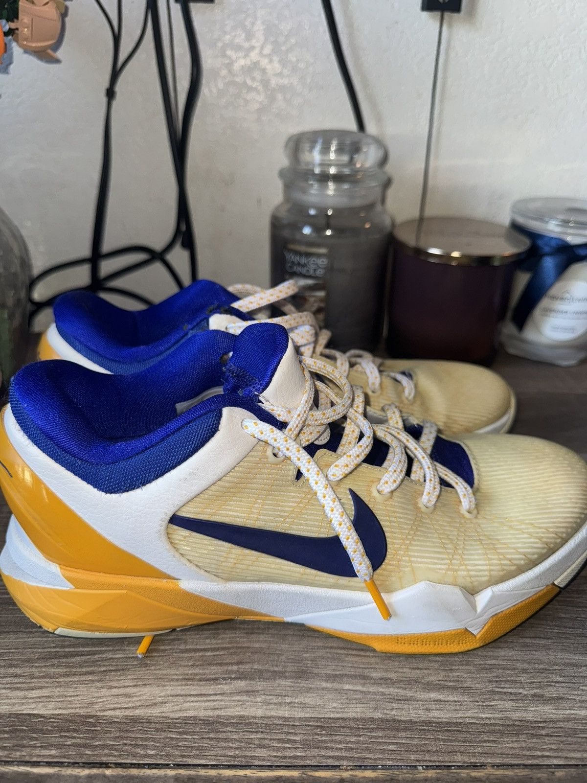 Nike Nike kobe 7s Lakers home colorway Size US 8.5 / EU 41-42 - 2 Thumbnail
