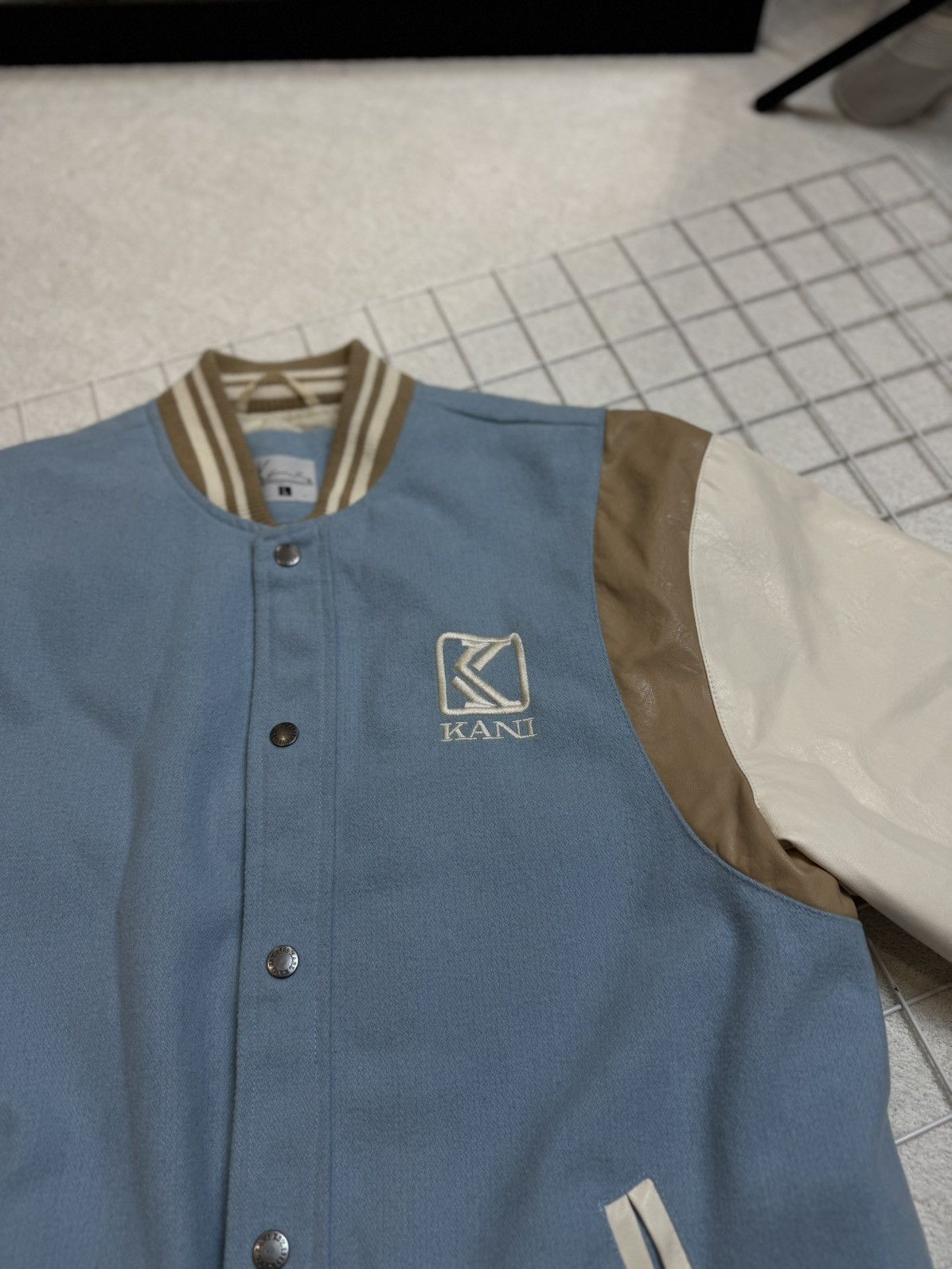 Karl Kani Karl Kani big logo leather bomber beige Size US L / EU 52-54 / 3 - 8 Thumbnail