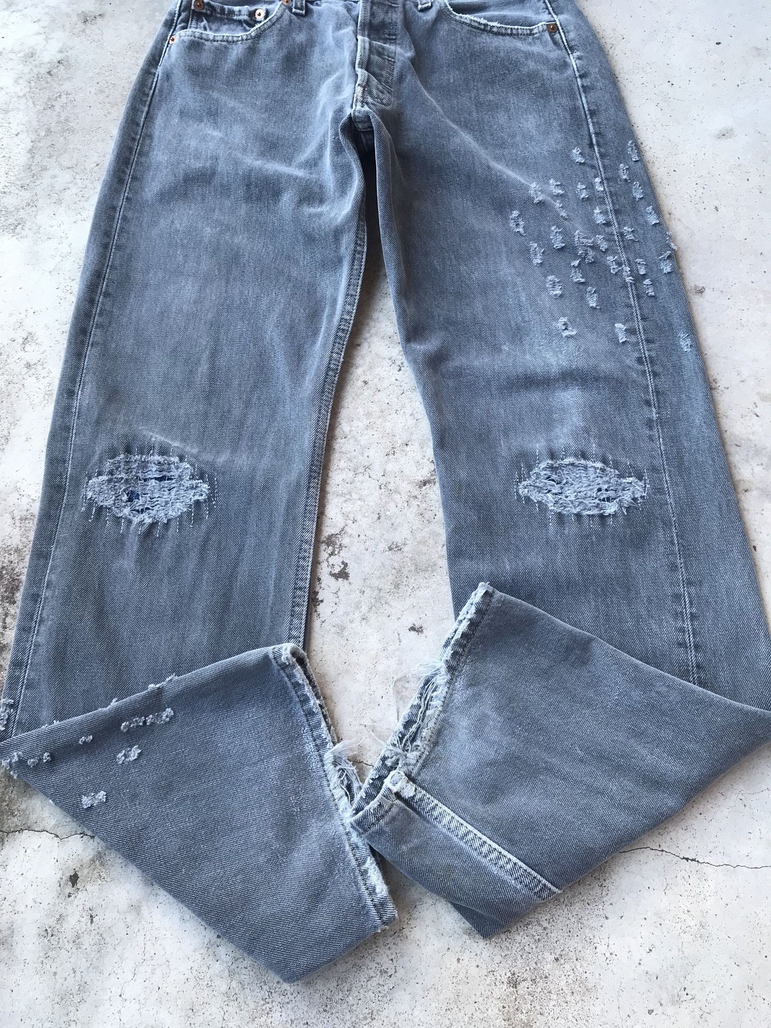 Levi's × Vintage Vintage Levis 501 bulletshoot dirty faded black distressed Size US 29 - 7 Thumbnail