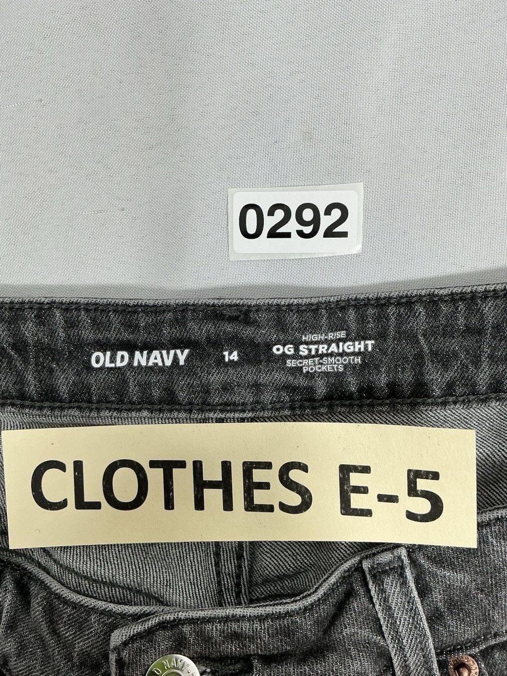 Old Navy Womans Old Navy Straight Faded Blk Jeans 14 Button Fly Size 36" / US 14 / IT 50 - 3 Thumbnail