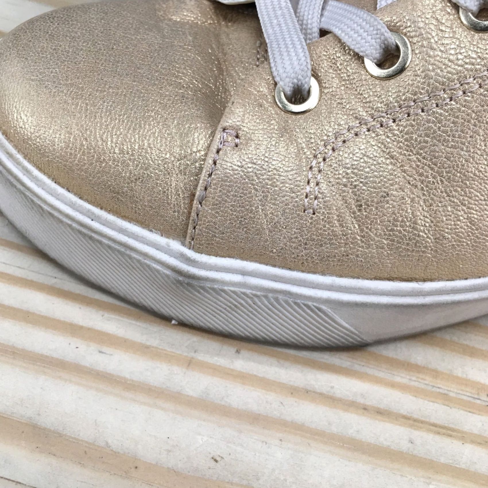 Naturalizer Naturalizer Womens 7.5 W Wide Morrison 2.0 Casual Sneakers Gold Leather Low Top Size M / US 6-8 / IT 42-44 - 3 Thumbnail