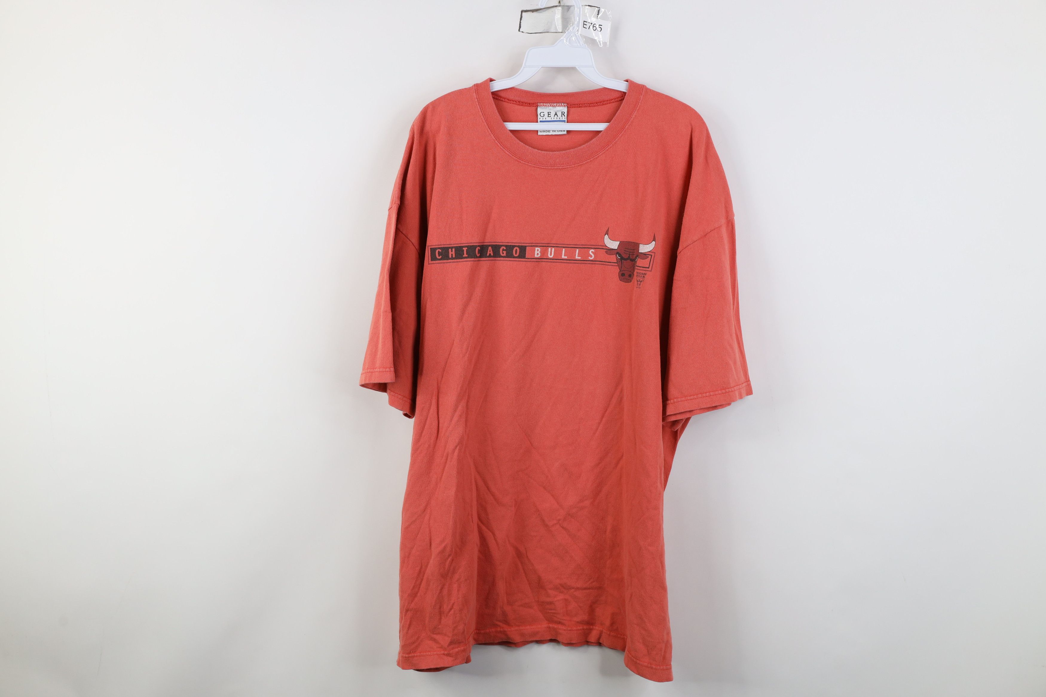 Vintage Vintage 90s Spell Chicago Bulls Basketball T-Shirt Red USA Size US XXL / EU 58 / 5 - 1 Thumbnail