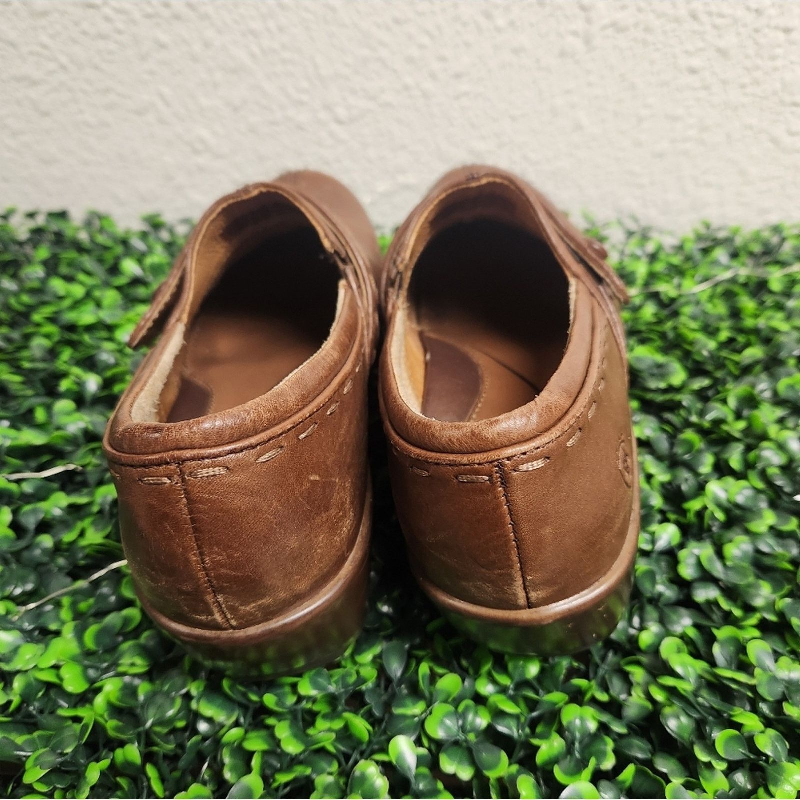 Ariat Ariat‎ Women’s Chestnut Leather slip on clog shoe in size 8B Size US 8 / IT 38 - 4 Thumbnail