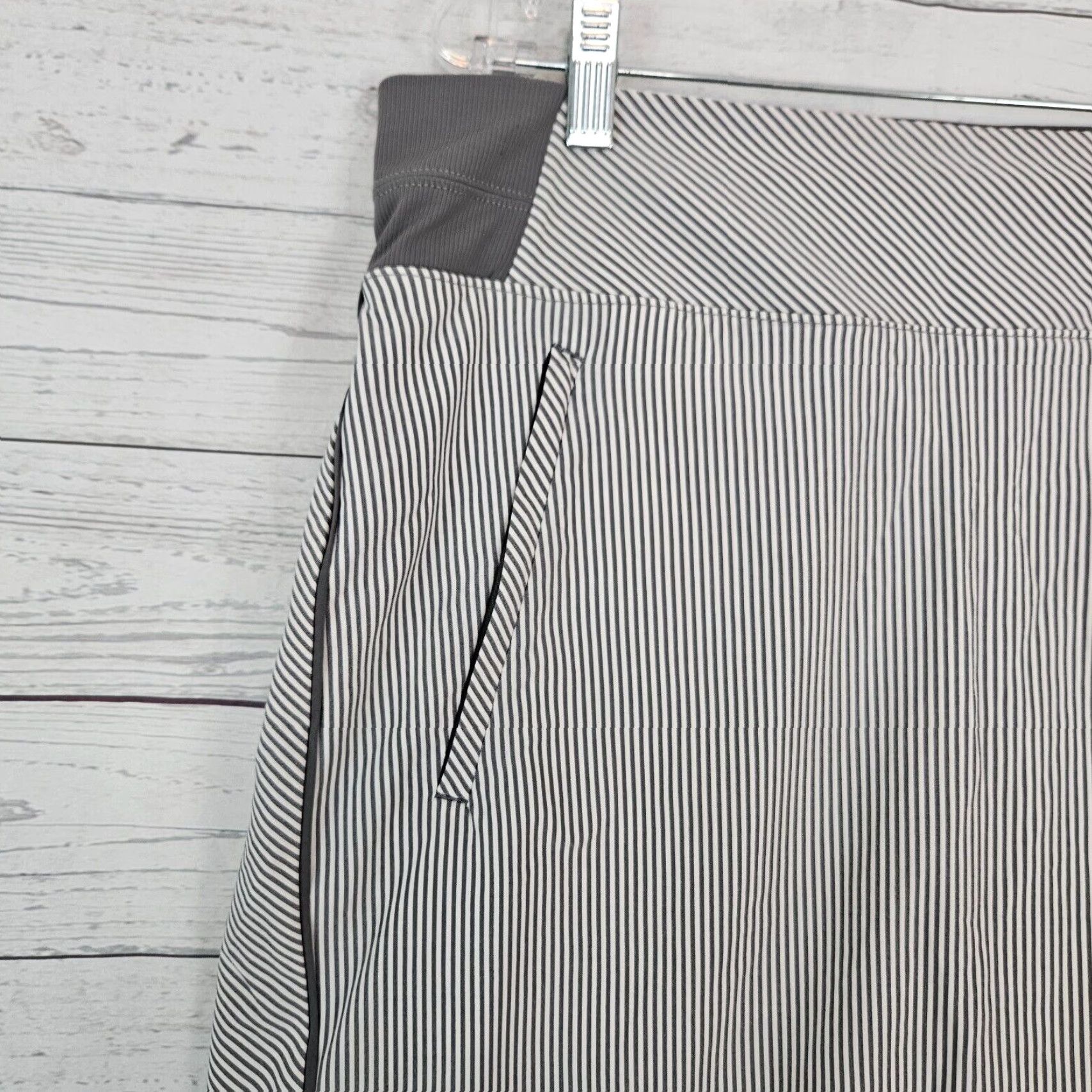 Athleta Athleta Womens Brooklyn Textured Skort Sz 18 Gray Stripe Pockets Pull On Skort Women Adult 18 Gray Athletic Size ONE SIZE - 2 Thumbnail