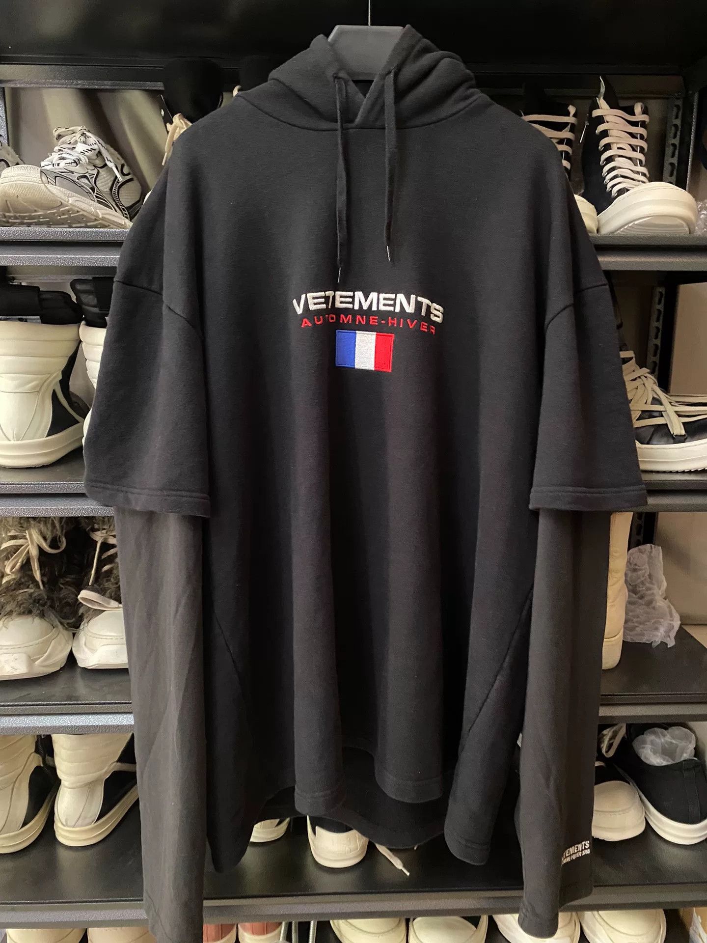 Vetements vetements black hooded sweatshirt with flag embroidery Size US S / EU 44-46 / 1 - 1 Thumbnail