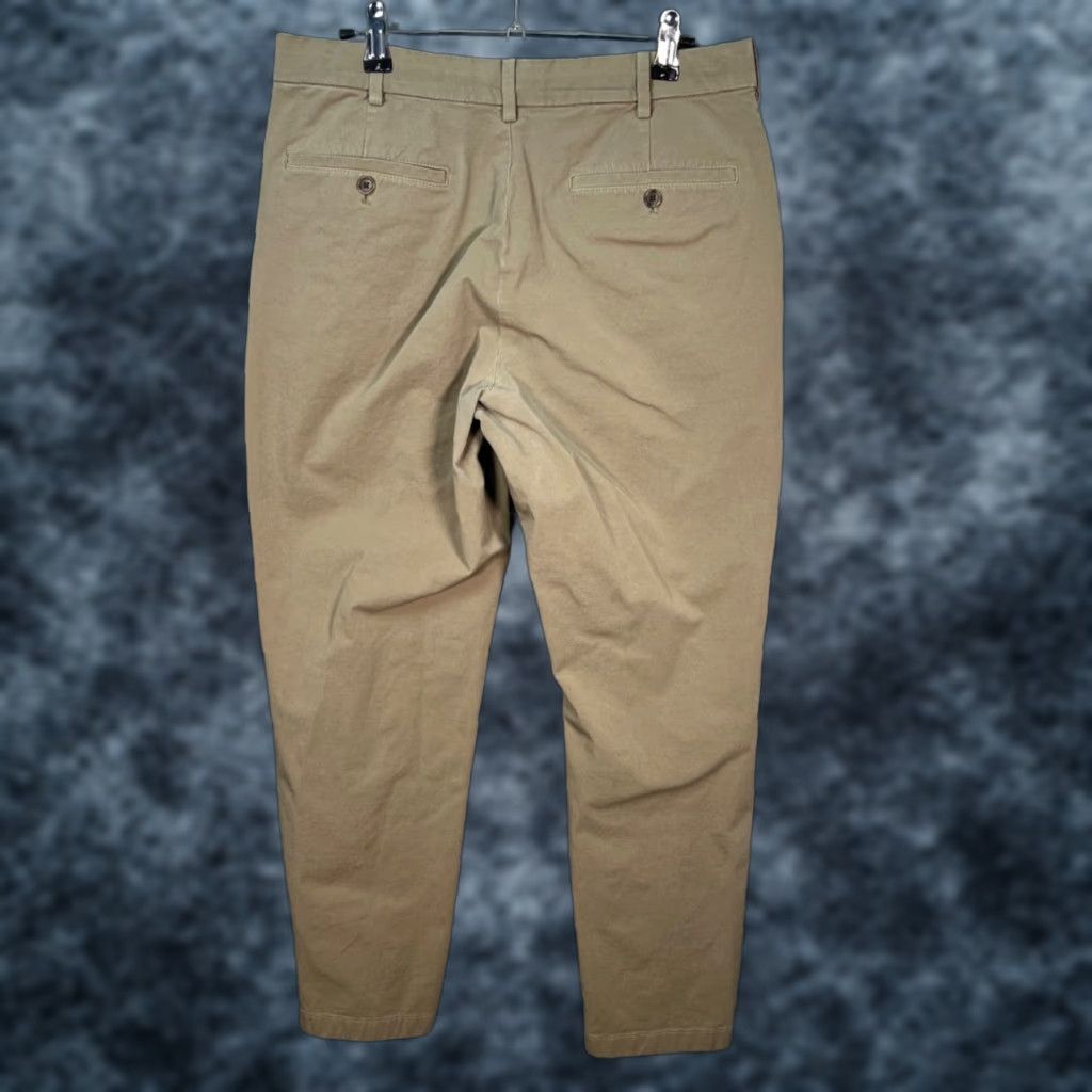 Uniqlo Uniqlo Mens Size Medium 30 - 33 Khaki Straight-Leg Chino Pants Size US 31 - 1 Thumbnail