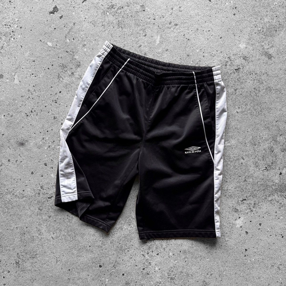 Umbro Umbro Mens Black White Vintage Panel Sport Shorts Small Logo Size US 30 / EU 46 - 1 Thumbnail