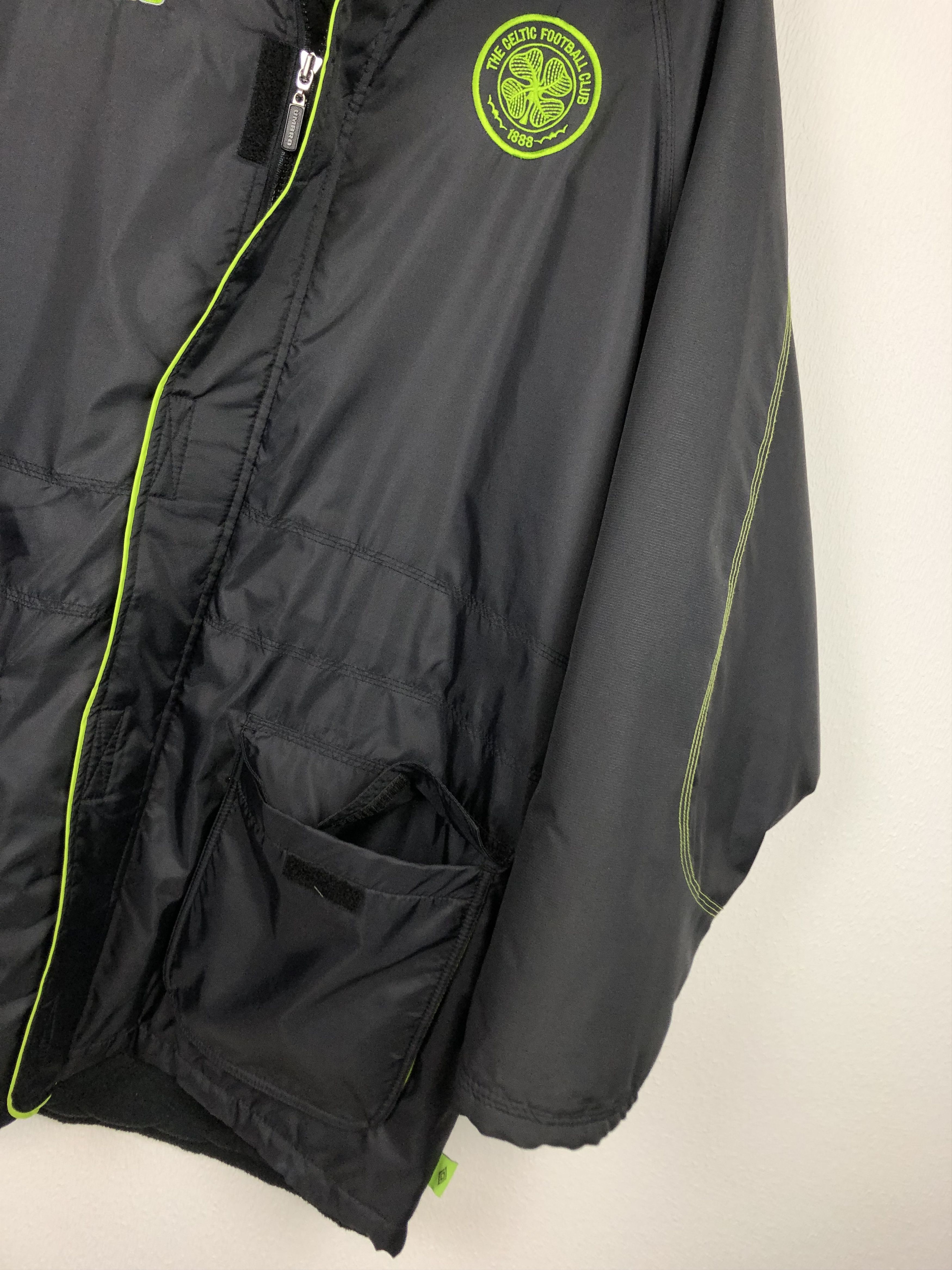 Umbro Vintage Celtic Football Padded Bench Coat Jacket Soccer Size US L / EU 52-54 / 3 - 4 Thumbnail