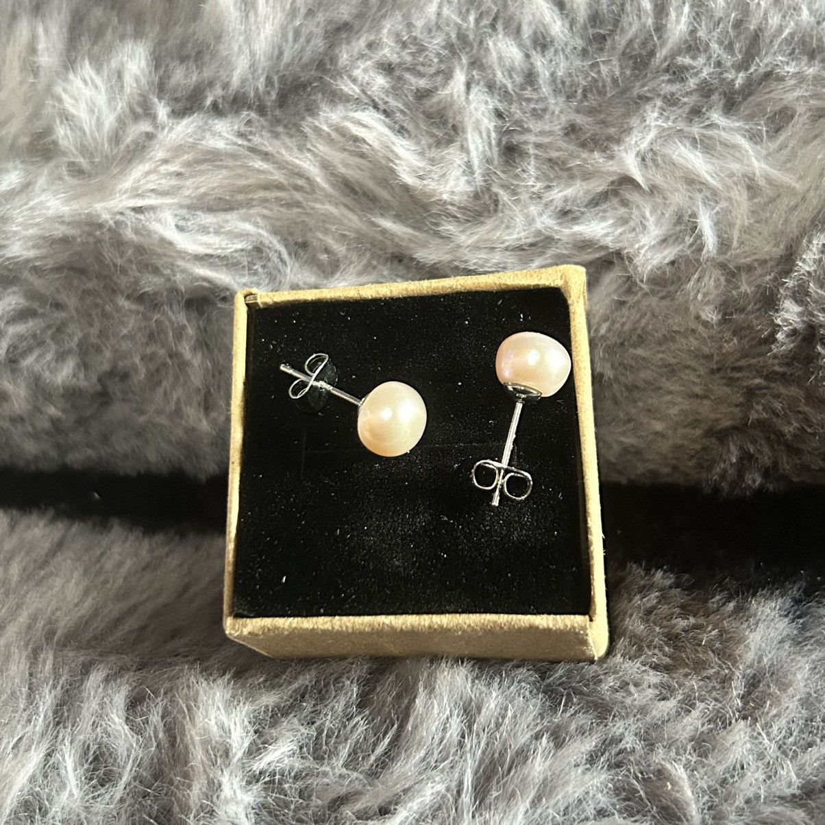 Handmade Genuine powder rose fresh water pearl post stud earrings Size ONE SIZE - 3 Thumbnail