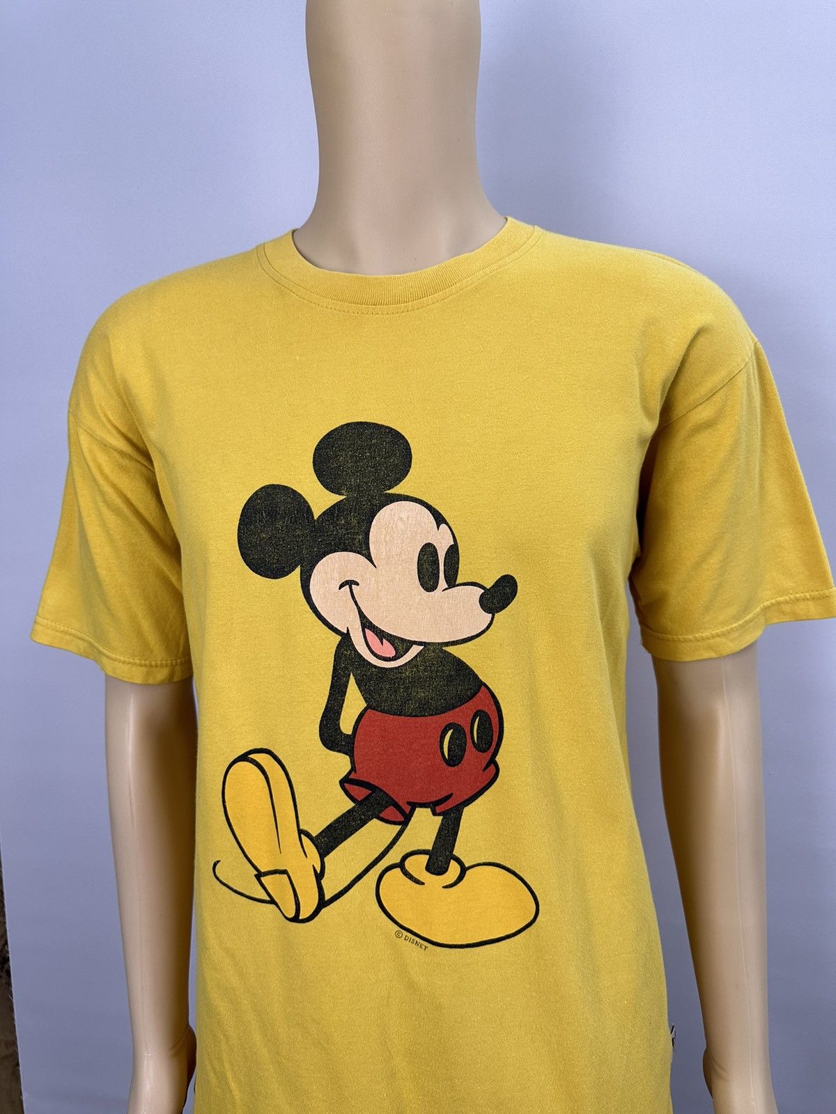 Disney Mickey Unlimited Full Body Yellow Shoe Vintage Tshirt A581 Size US M / EU 48-50 / 2 - 3 Thumbnail