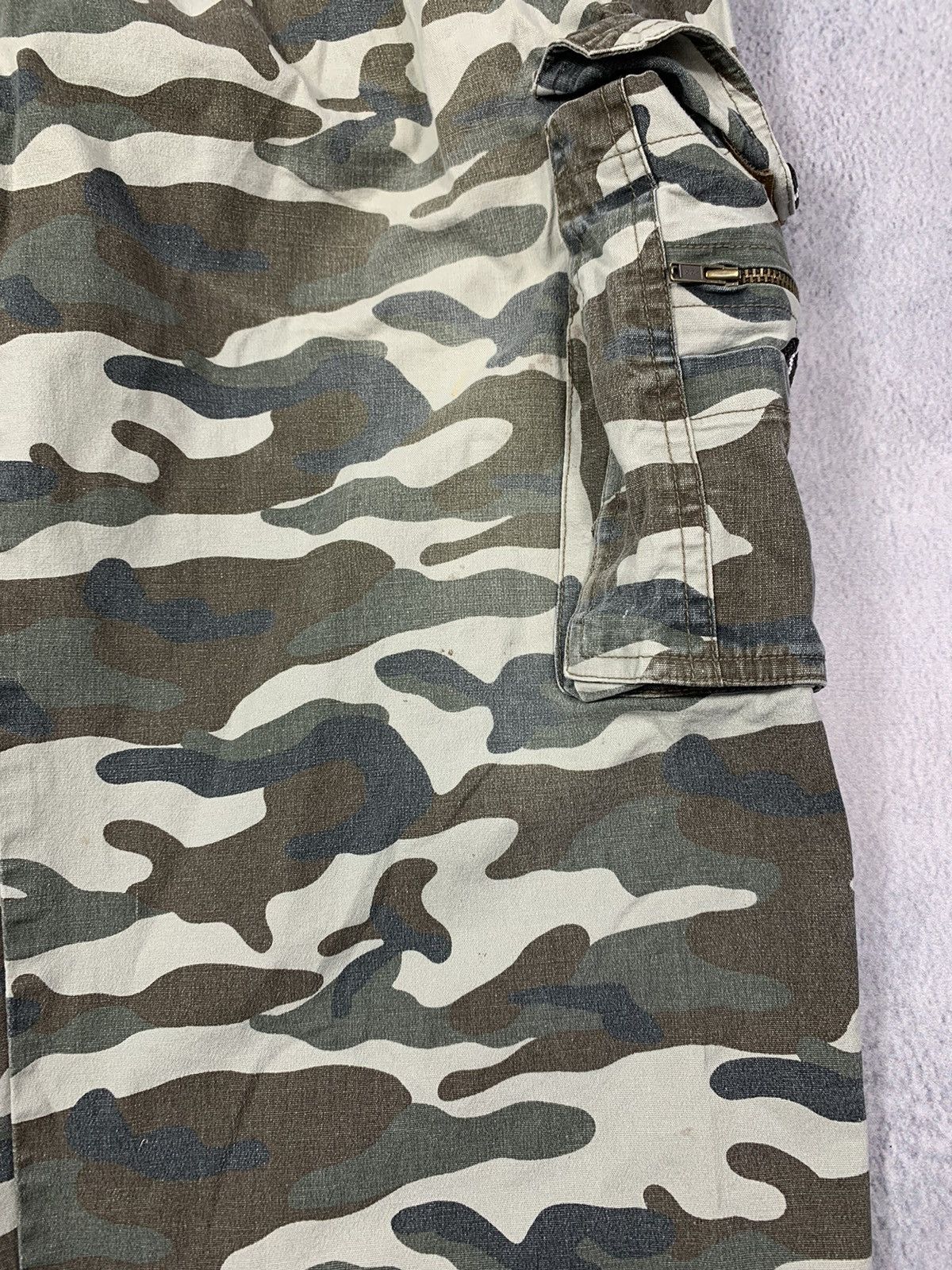 Japanese Brand × Vintage Vintage Japanese faded cargo camo military trouser size 36 Size US 36 / EU 52 - 14 Thumbnail