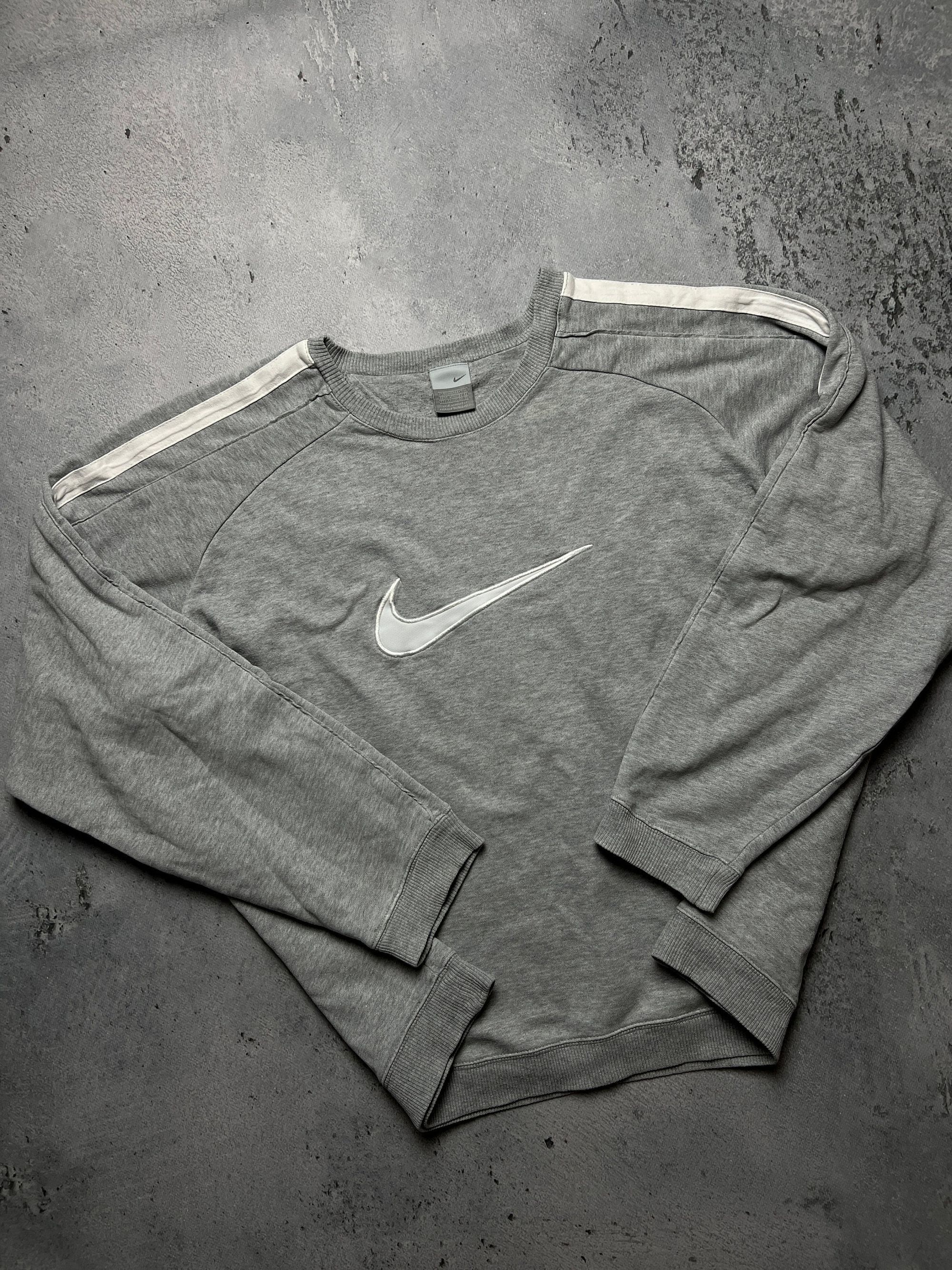 Nike Vintage Crewneck Nike box central swoosh y2k fits logo USA Size US XL / EU 56 / 4 - 1 Thumbnail