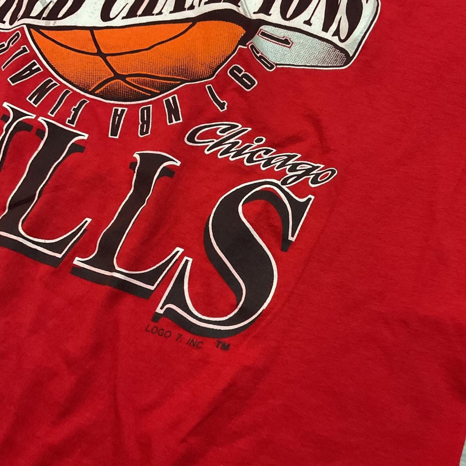 NBA 1991 Vintage Chicago bulls NBA world champions t-shirt Size US L / EU 52-54 / 3 - 4 Thumbnail