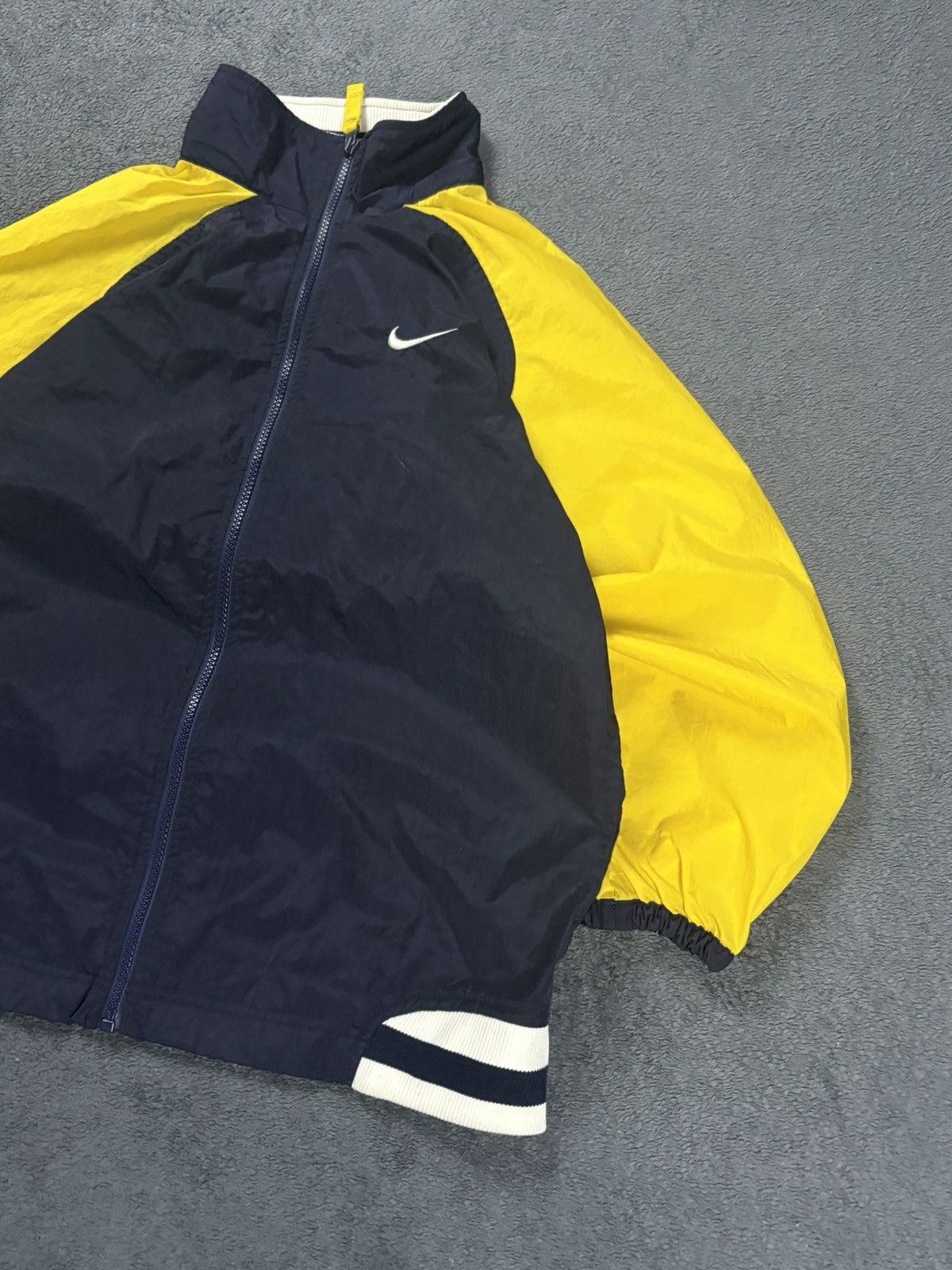 Nike 90s Nike Vintage Nylon Jacket Big Swoosh Logo Back Rare Y2K Size US S / EU 44-46 / 1 - 5 Thumbnail