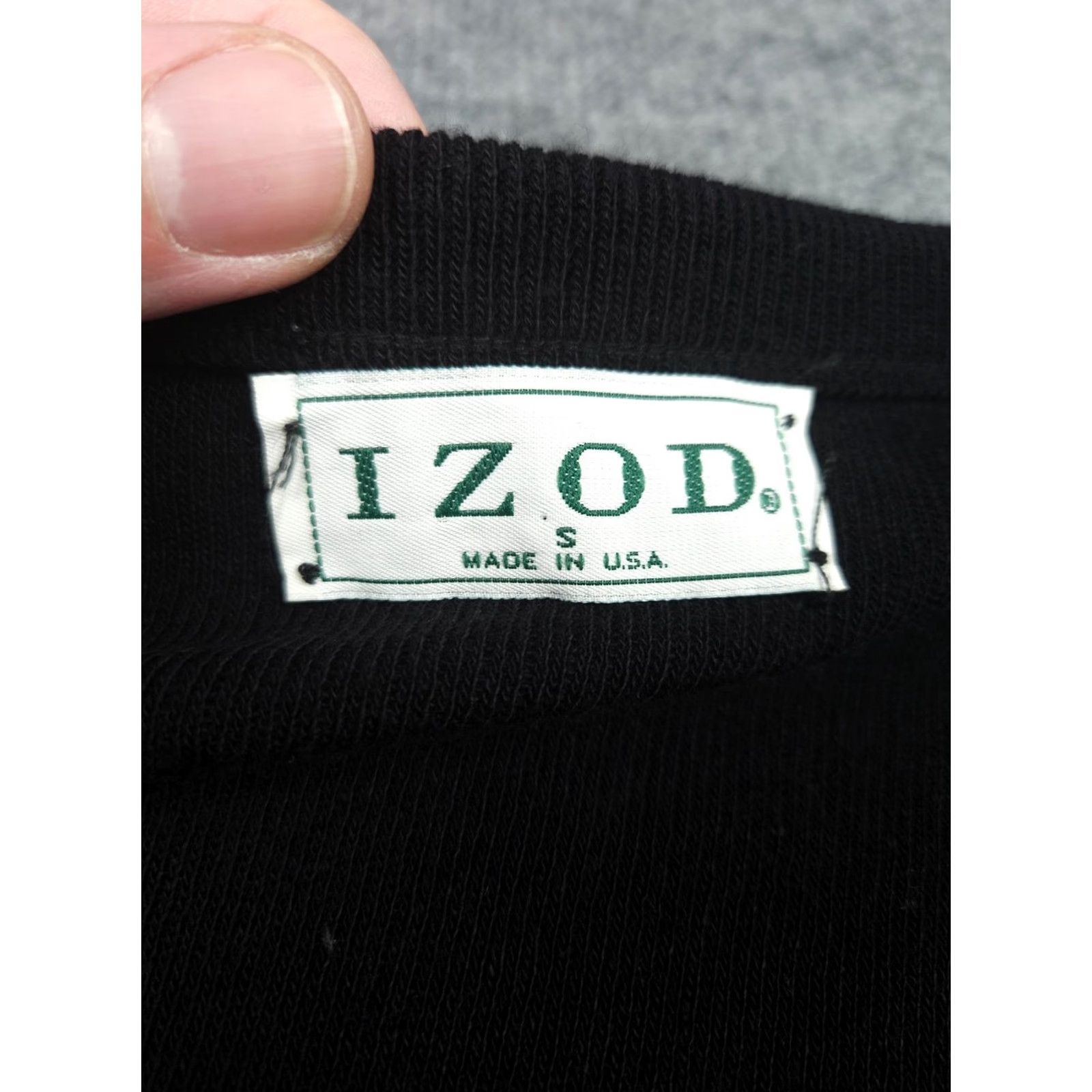 Izod VINTAGE IZOD Sweater Mens Small Black Acrylic V-Neck Made in USA EUC Golf Size US S / EU 44-46 / 1 - 5 Thumbnail