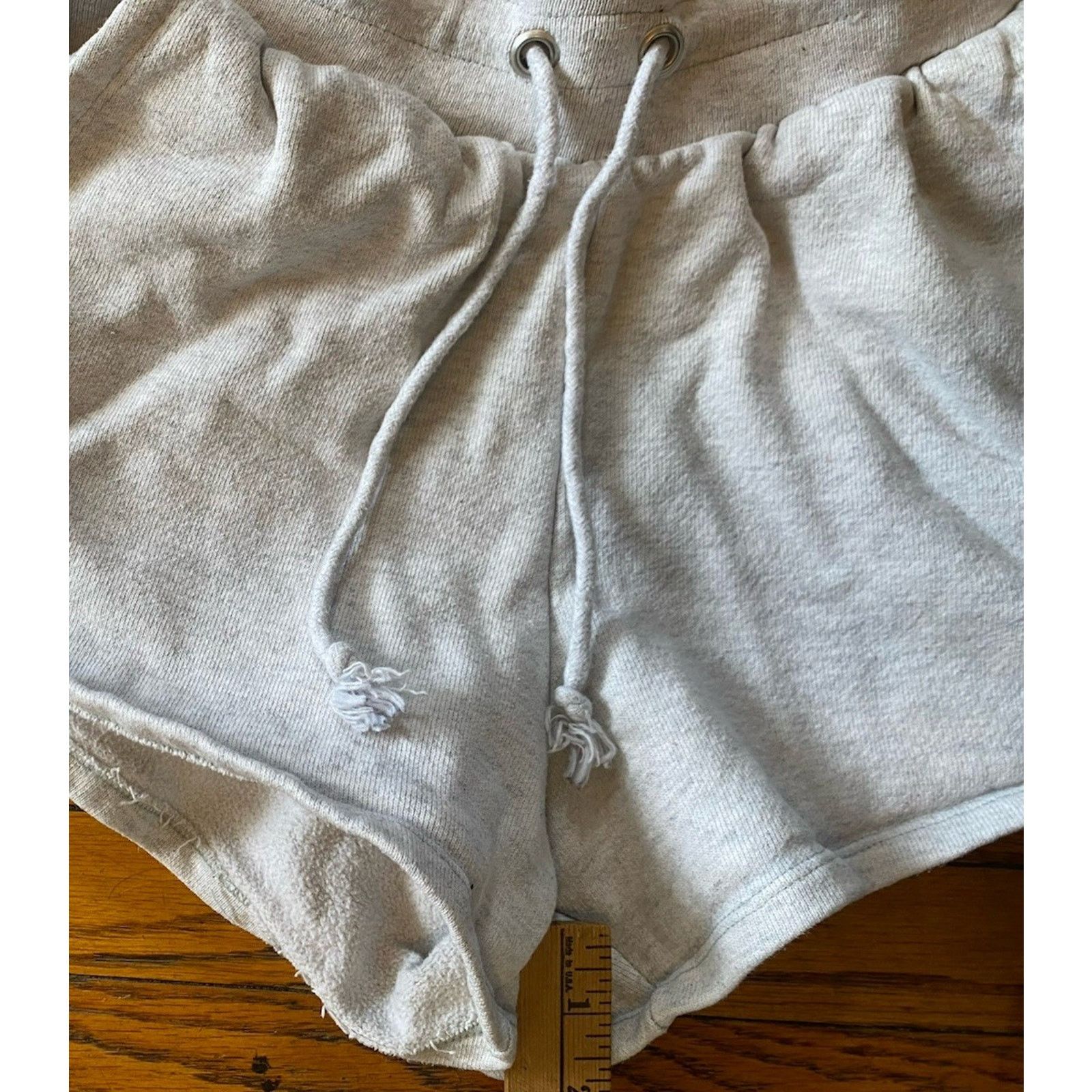 Champion Vintage Women’s Champion Reverse Weave Grey Short Medium Size 30" / US 8 / IT 44 - 7 Thumbnail