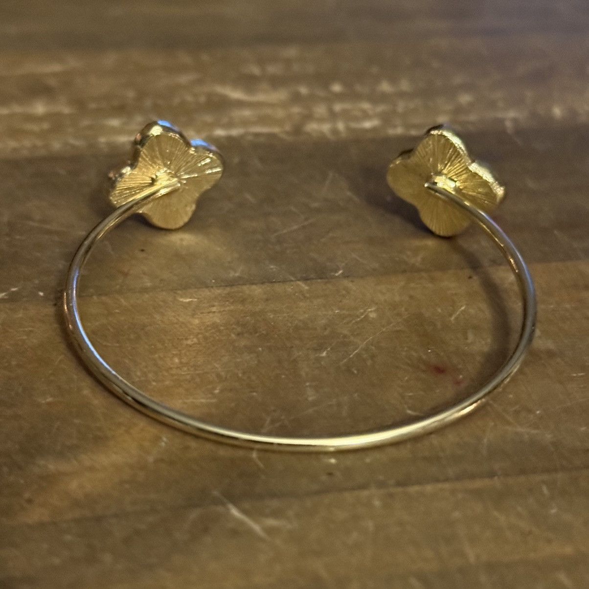 Other Gold tone pink clover open cuff bangle bracelet Size ONE SIZE - 4 Thumbnail