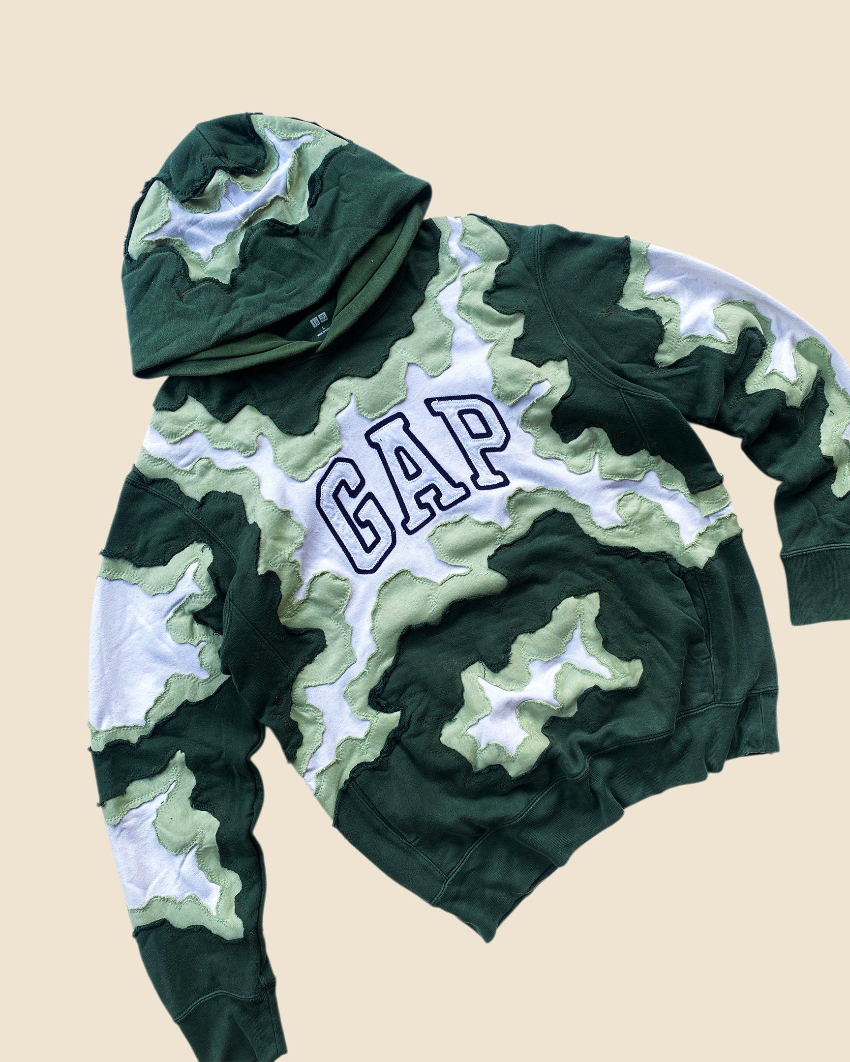 Gap × Handmade 1 OF 1 REWORKED GAP CRACKY GREEN GRADATION HOODIE SIZE L Size US L / EU 52-54 / 3 - 4 Thumbnail