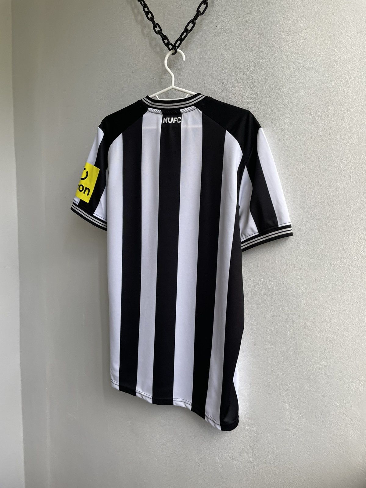 Castore NewCastle United 2023 2024 Home Football Shirt Soccer Jersey Size US L / EU 52-54 / 3 - 14 Thumbnail