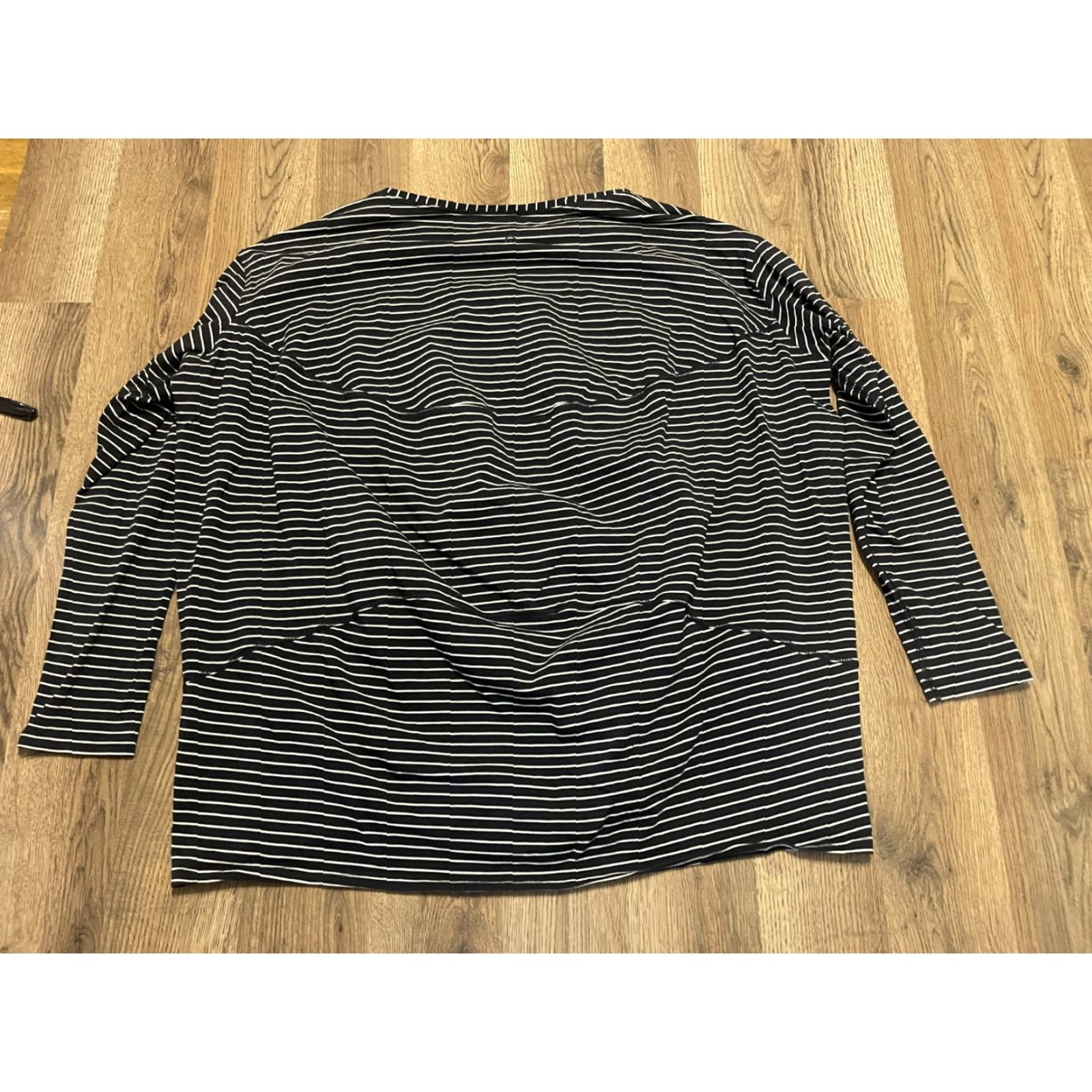 Lululemon Lululemon Shirt, Women's Large? Black Striped Long Sleeve Logo T-Shirt, Casual, Regular Fit, Pullover, Round Neck, Color May Vary, Free Return, Womens Size L / US 10 / IT 46 - 2 Thumbnail