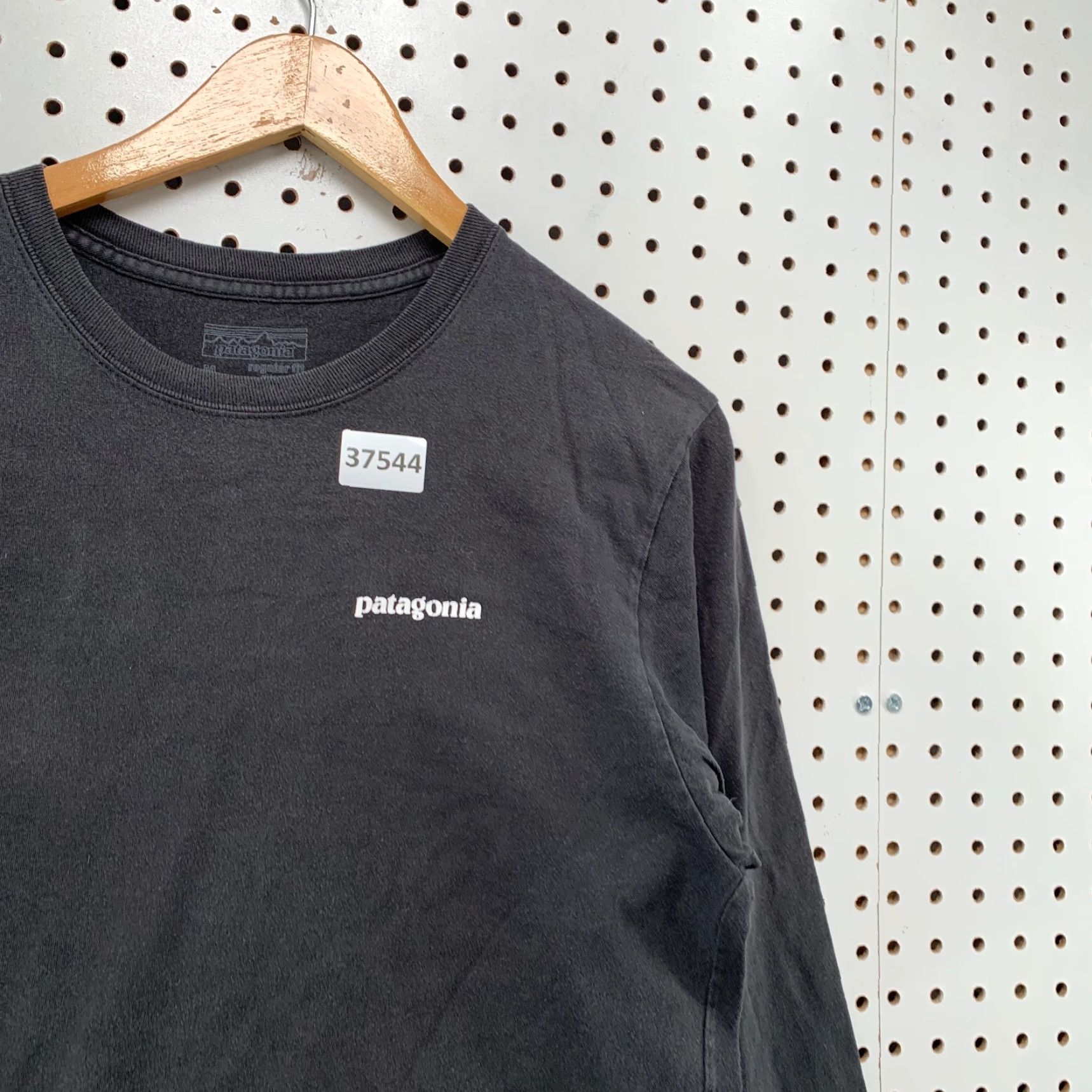 Patagonia Patagonia Long Sleeve Shirt Mens Medium Black Mountain Graphic Outdoor 20x27 Size US M / EU 48-50 / 2 - 7 Thumbnail