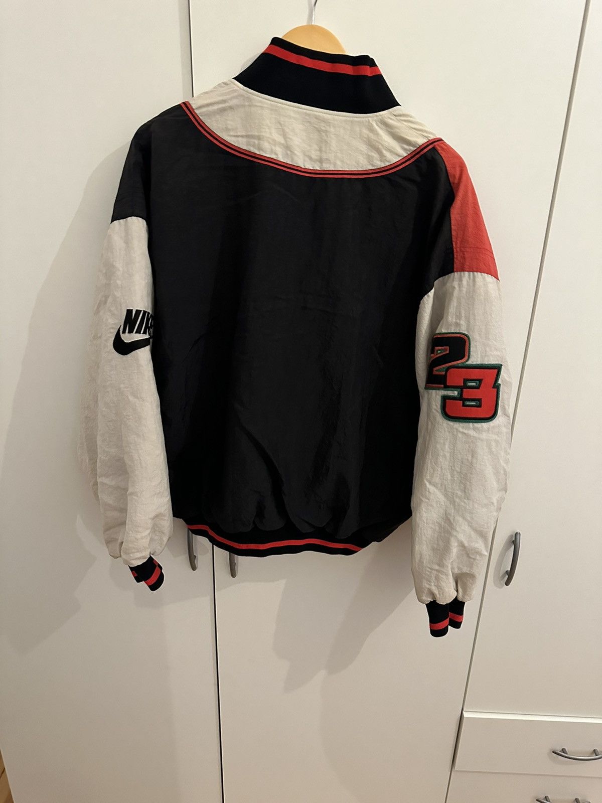 Nike Nike Air Jordan Jacke Jacket Size M Retro Vintage Size US M / EU 48-50 / 2 - 13 Thumbnail