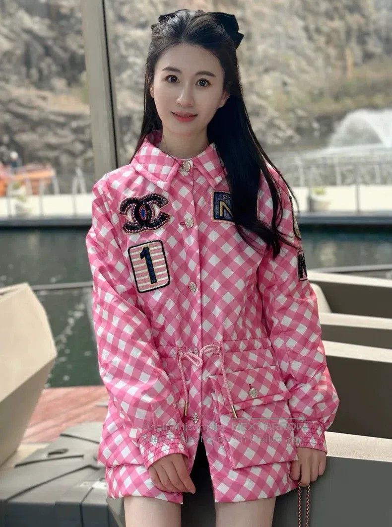 Chanel Chanel 23C pink and white plaid logo waist jacket Size XS / US 0-2 / IT 36-38 - 2 Thumbnail